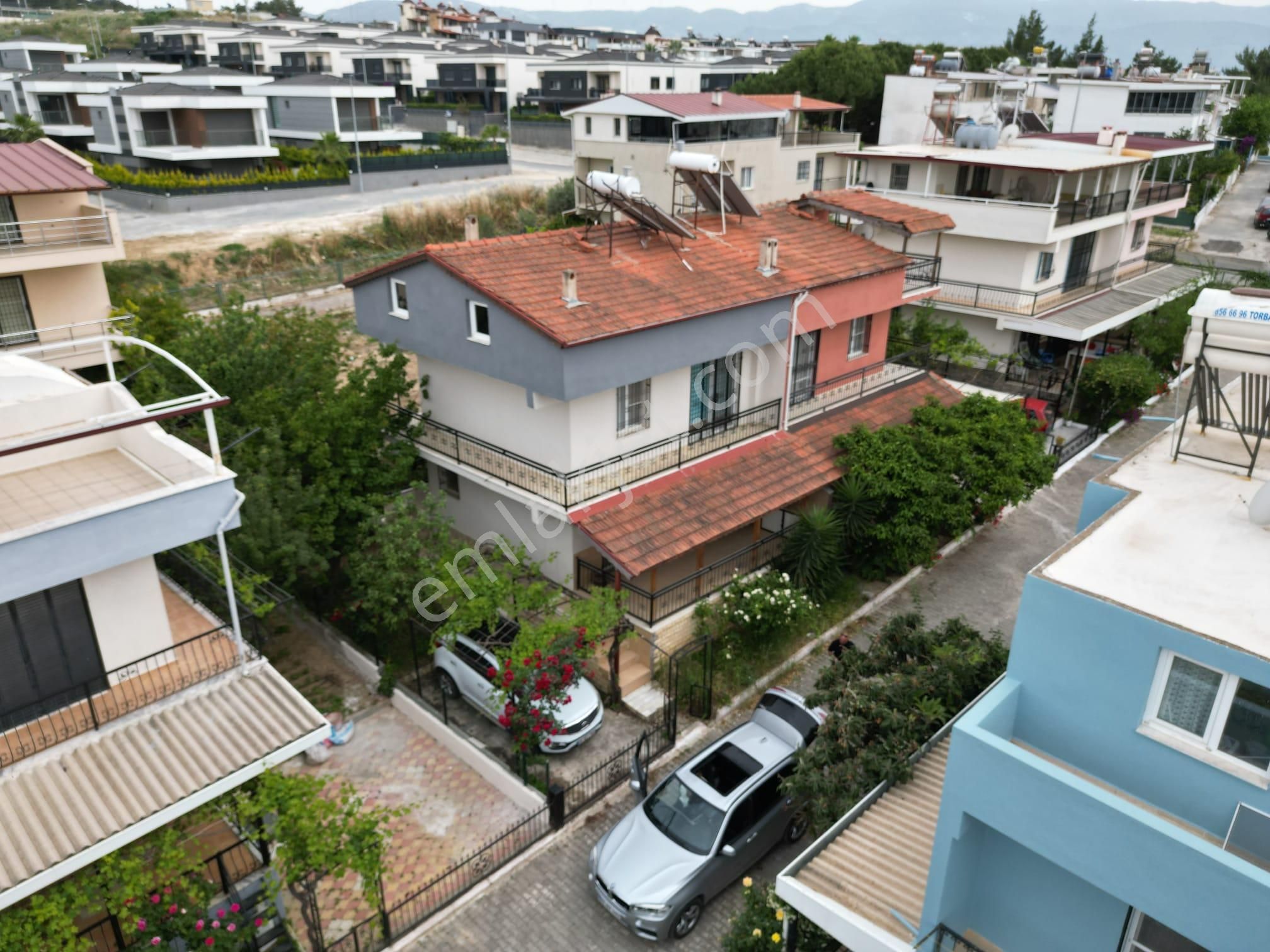 Şok Fiyat ! Aclass'dan Kusadasında Acıl Satılık -bahçelı-otoparklı-full Esyalı Fırsat Vılla