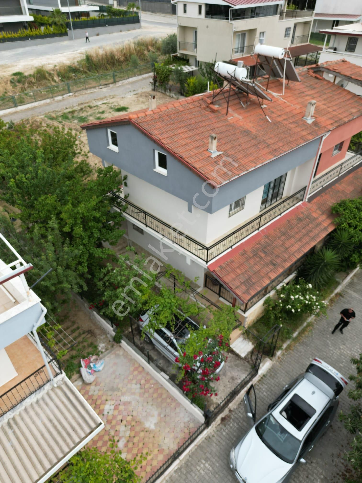 Şok Fiyat ! Aclass'dan Kusadasında Acıl Satılık -bahçelı-otoparklı-full Esyalı Fırsat Vılla - Görsel 4