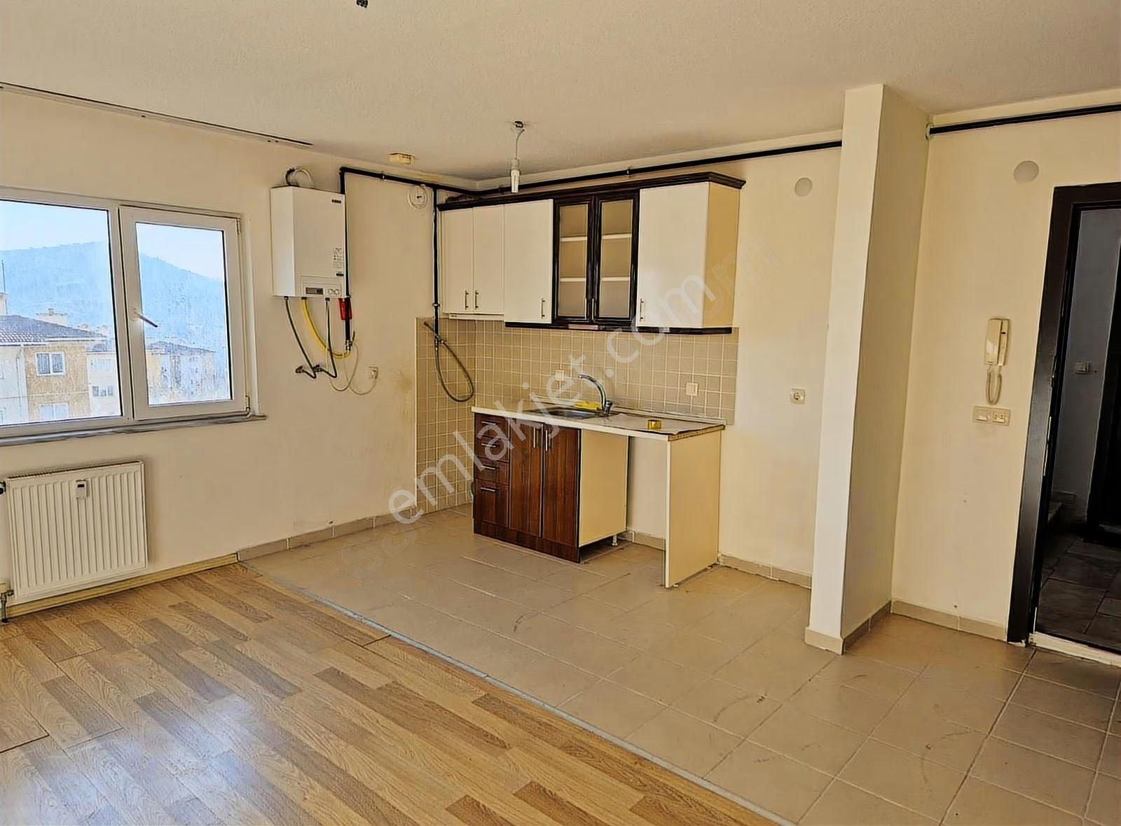 İpekyolu Yapı Emlak'tan Acill Satılık Daire - Görsel 2