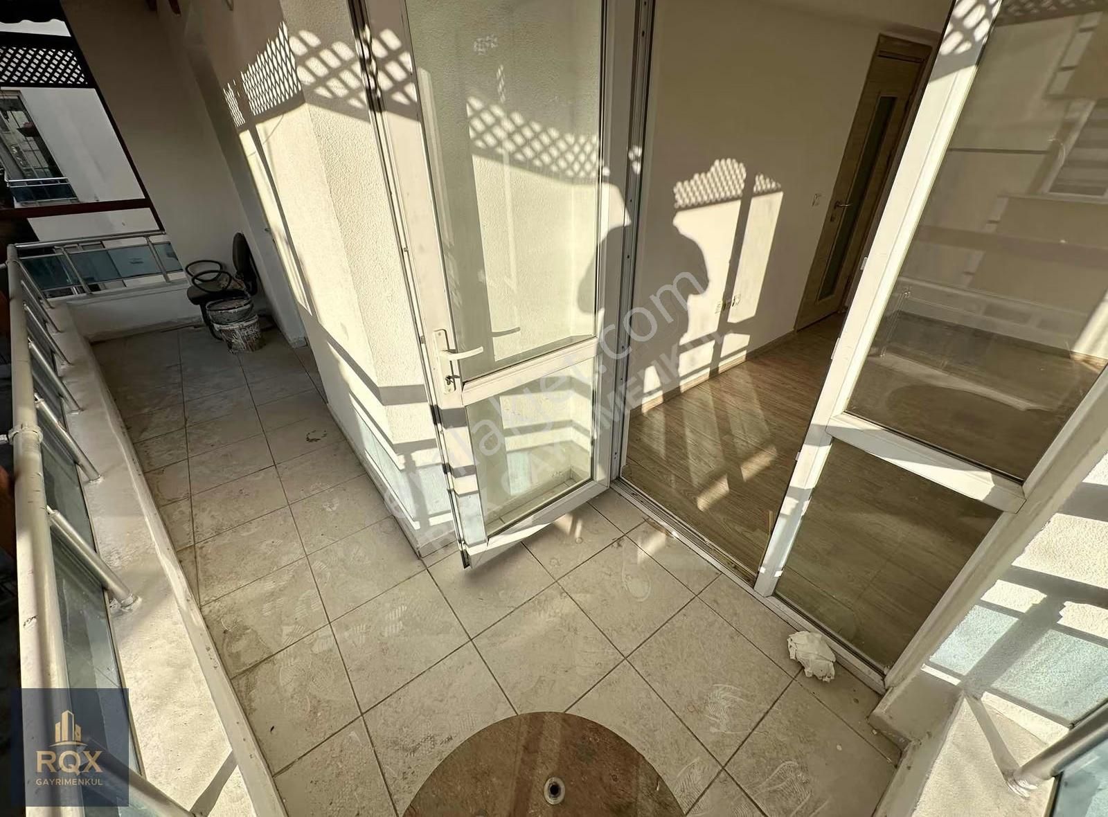 Topçuda Bağımsız Mutfak Ara Kat Ön Cephe Asansörlü 2+1 Boş Daire - Görsel 8