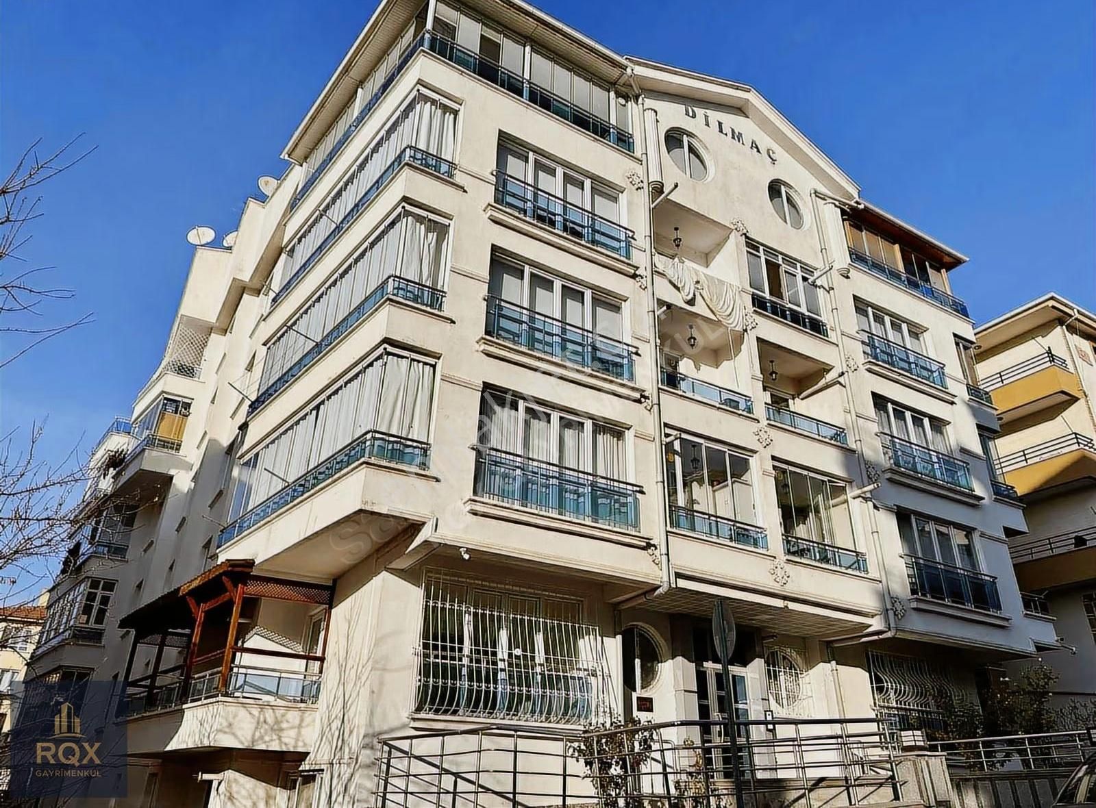 Topçuda Bağımsız Mutfak Ara Kat Ön Cephe Asansörlü 2+1 Boş Daire