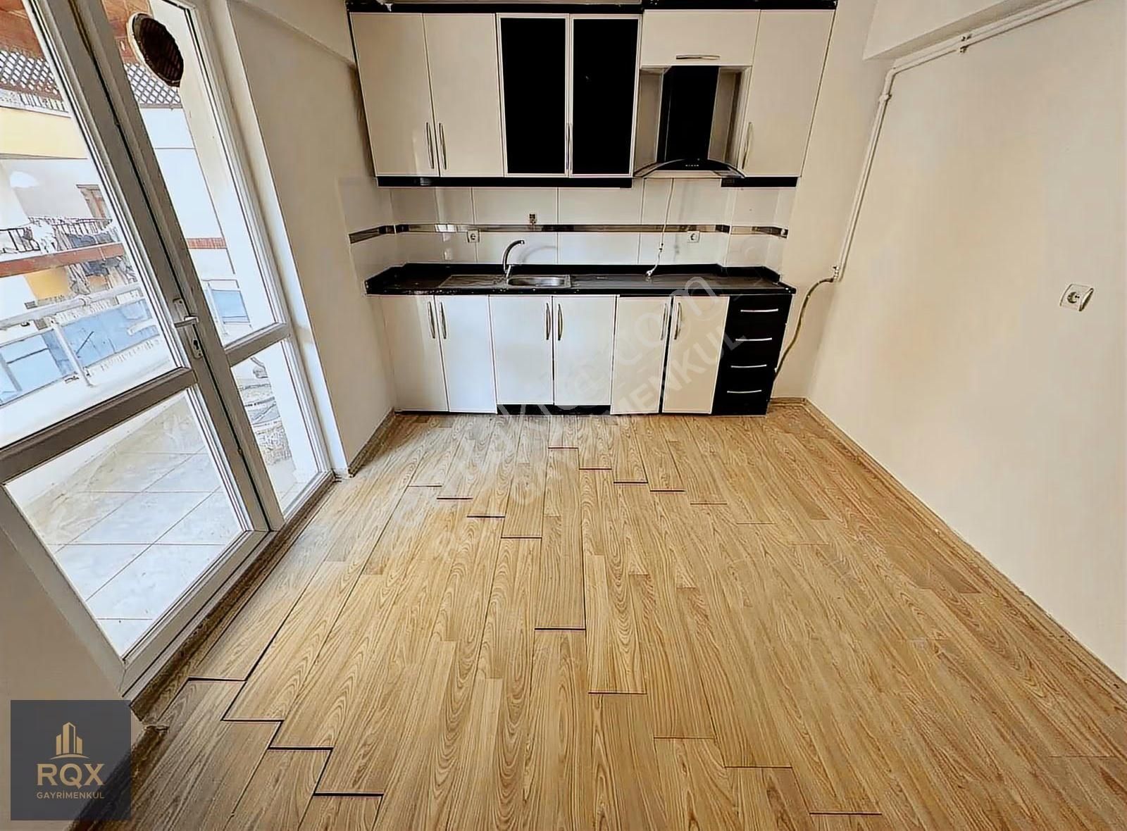 Topçuda Bağımsız Mutfak Ara Kat Ön Cephe Asansörlü 2+1 Boş Daire - Görsel 17