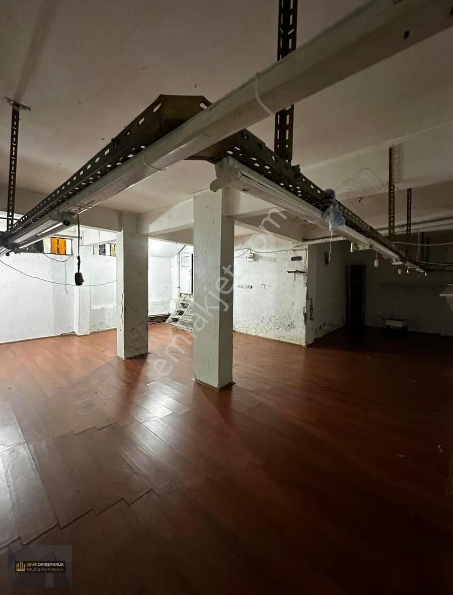 Çevikten Altıntepside 95 Mt Bodrum Her İşe Uygun Dükkan