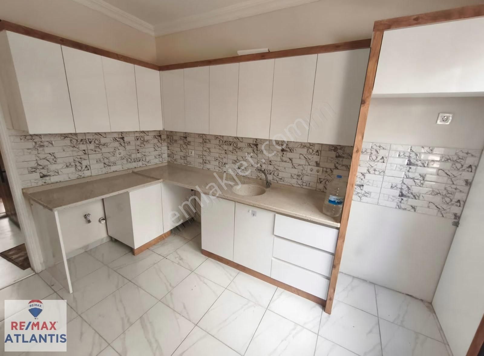 Satılık 1+1 Ayrı Mutfaklı Giyinme Odalı Masrafsız Geniş - Görsel 7