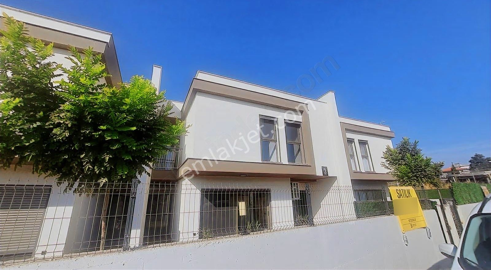 Kuşadası Sahil Sitelerinde Havuzlu Yerden Isıtmalı 3+1 Lüx Villa