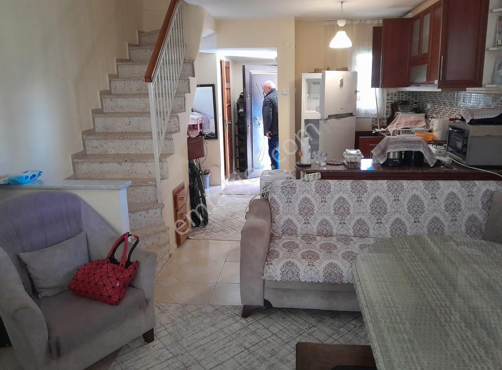 Kuşadası Aveme Arkası Denize 500 Mt Mesafede Satılık 4+1 Triplex - Görsel 2