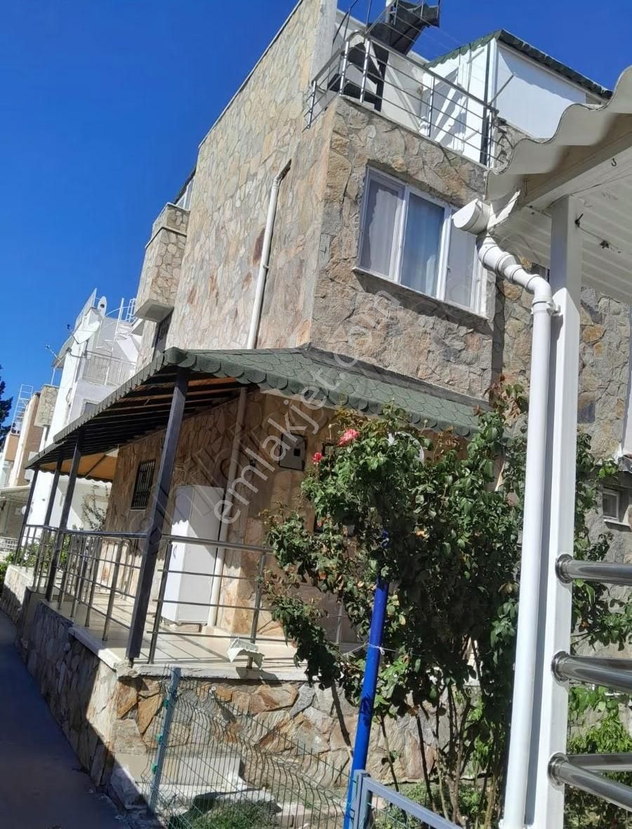 Kuşadası Aveme Arkası Denize 500 Mt Mesafede Satılık 4+1 Triplex - Görsel 11