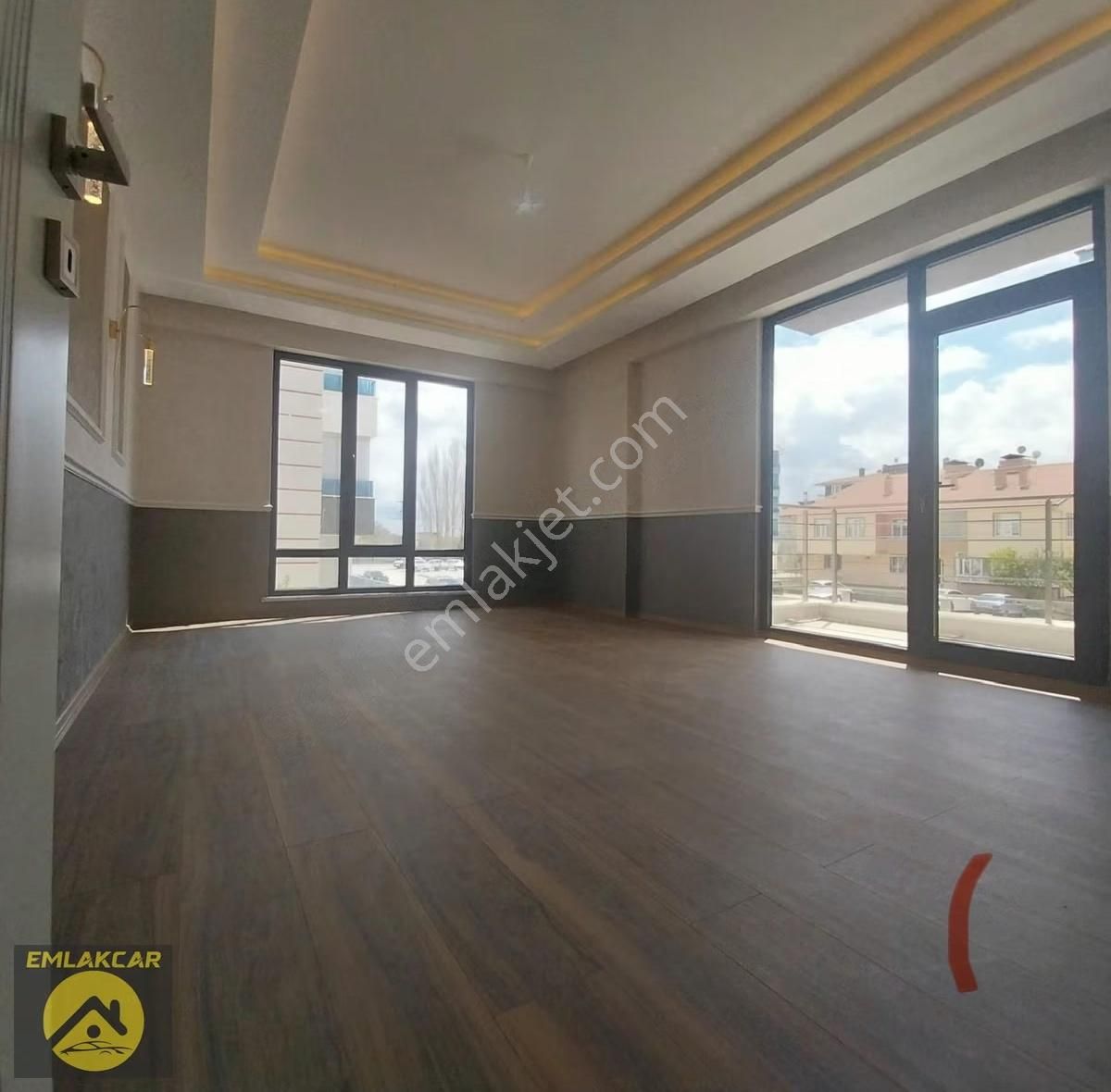 Emlakcar Dan Uluğbey Mahallesinde Site İçerisinde Lüks 3+1 Daire - Görsel 4