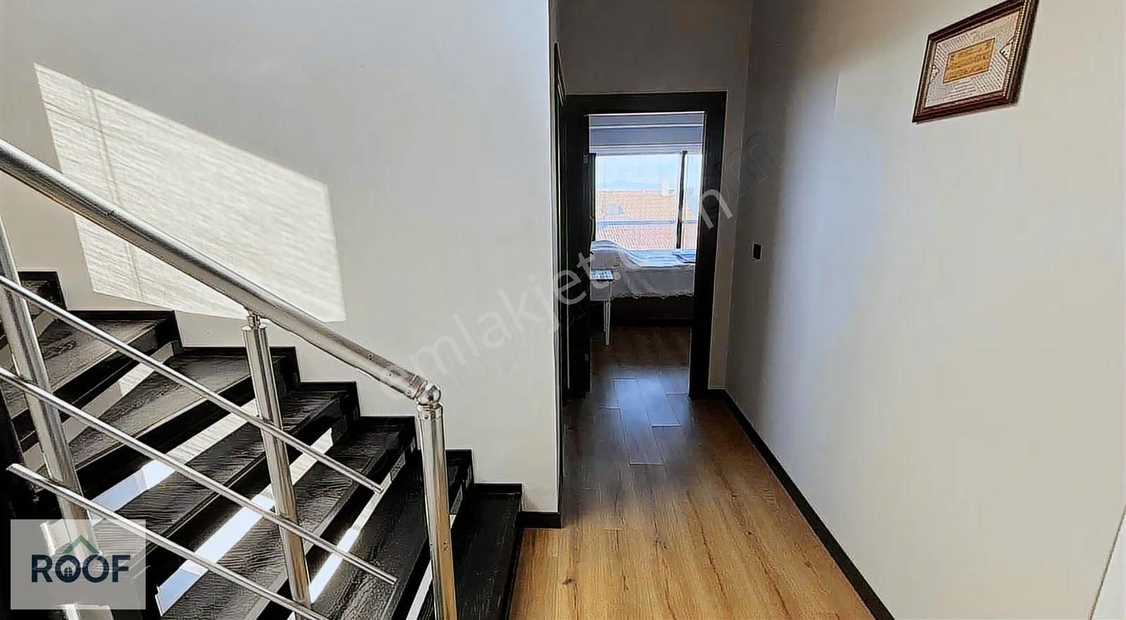 Yeni Foça Donatkent Sitesinde Tripleks Deniz Manzaralı Villa - Görsel 18