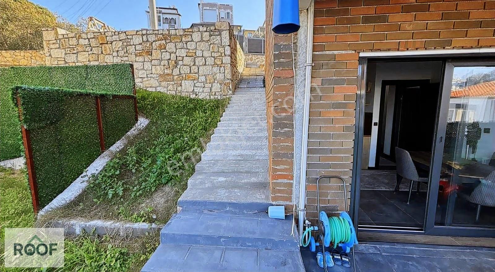 Yeni Foça Donatkent Sitesinde Tripleks Deniz Manzaralı Villa - Görsel 17