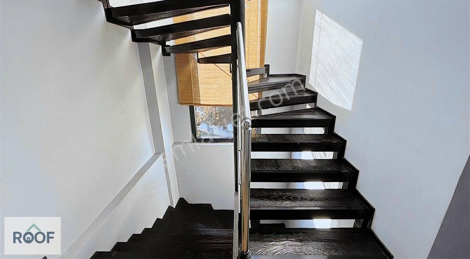 Yeni Foça Donatkent Sitesinde Tripleks Deniz Manzaralı Villa - Görsel 19