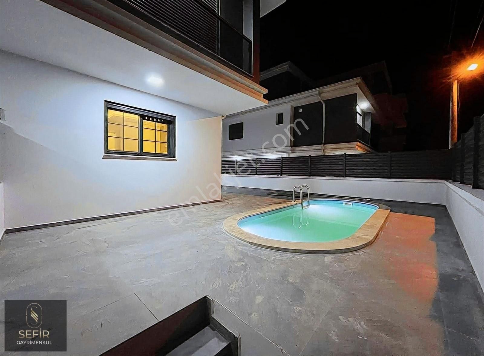 Seferihisar'da Müstakil Havuzlu 4+1 Villa - Görsel 18