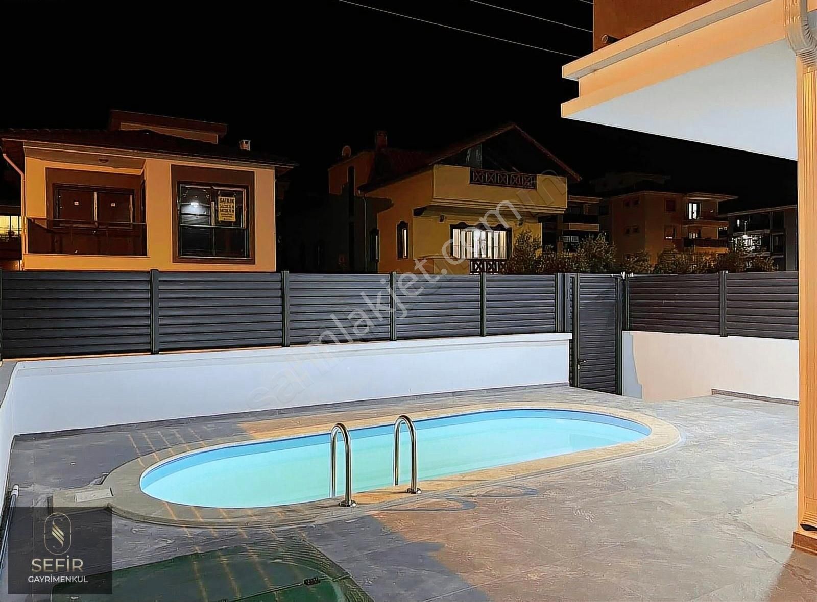 Seferihisar'da Müstakil Havuzlu 4+1 Villa - Görsel 9