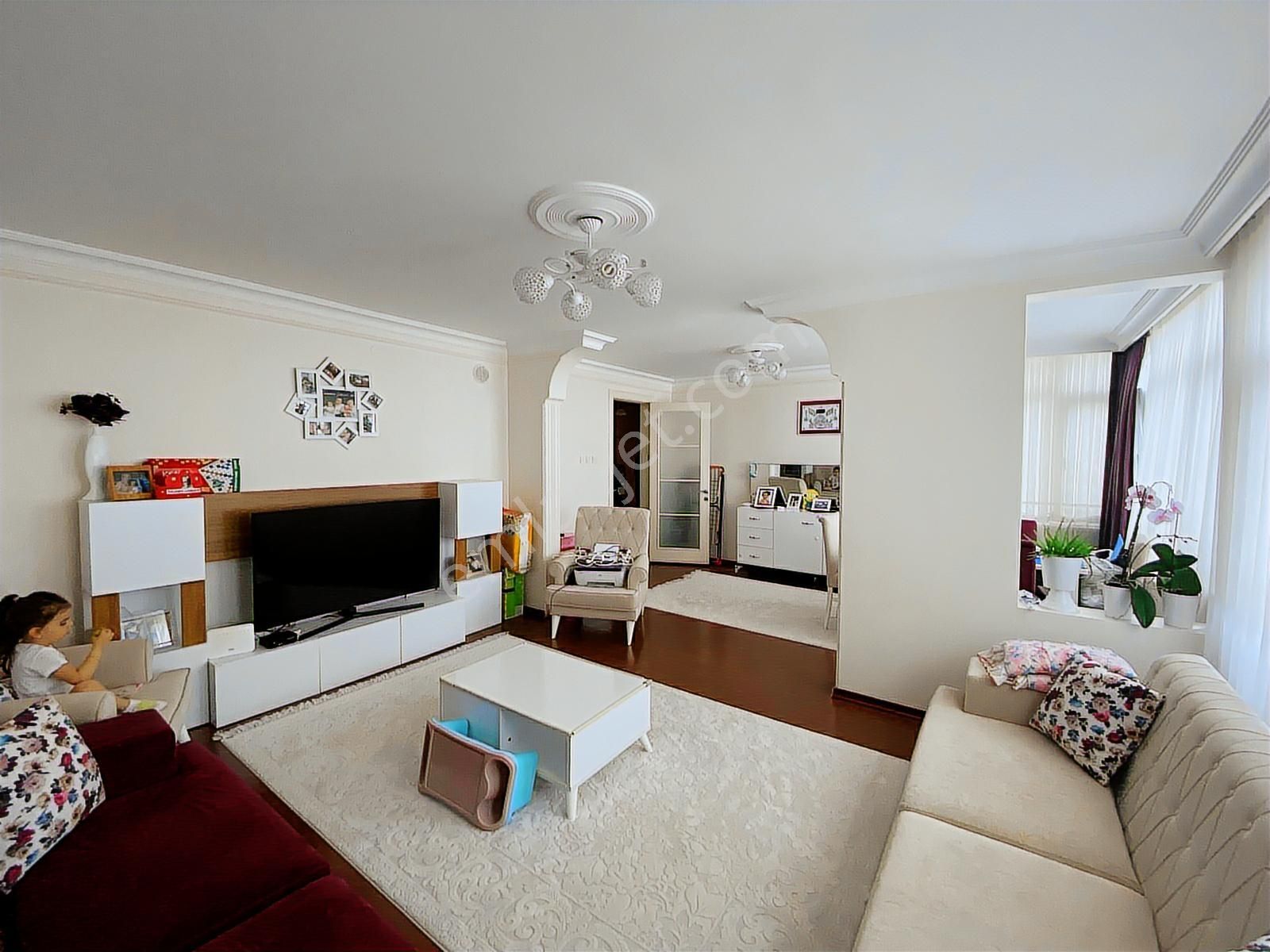 Çengelköy Ata 2 De İçi Yapılı 145 M2 Satılık Daire