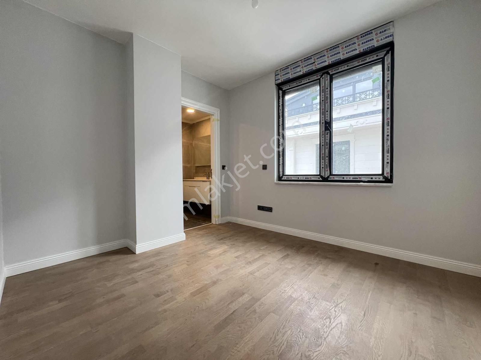 Çengelköy De 3 Bloklu Butik Sitede 6+2 Satılık Dublex - Görsel 14