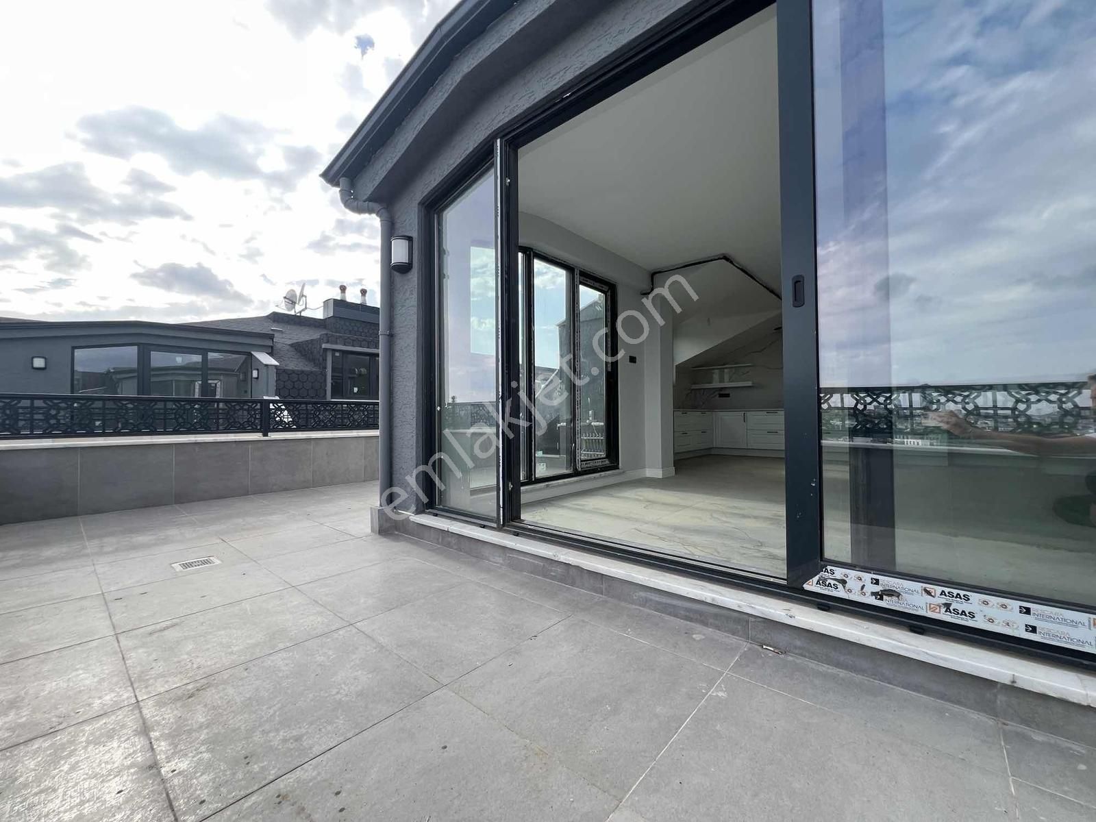 Çengelköy De 3 Bloklu Butik Sitede 6+2 Satılık Dublex - Görsel 30