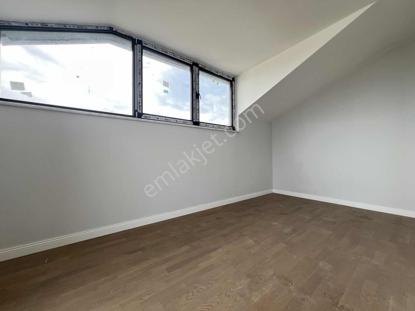 Çengelköy De 3 Bloklu Butik Sitede 6+2 Satılık Dublex - Görsel 23