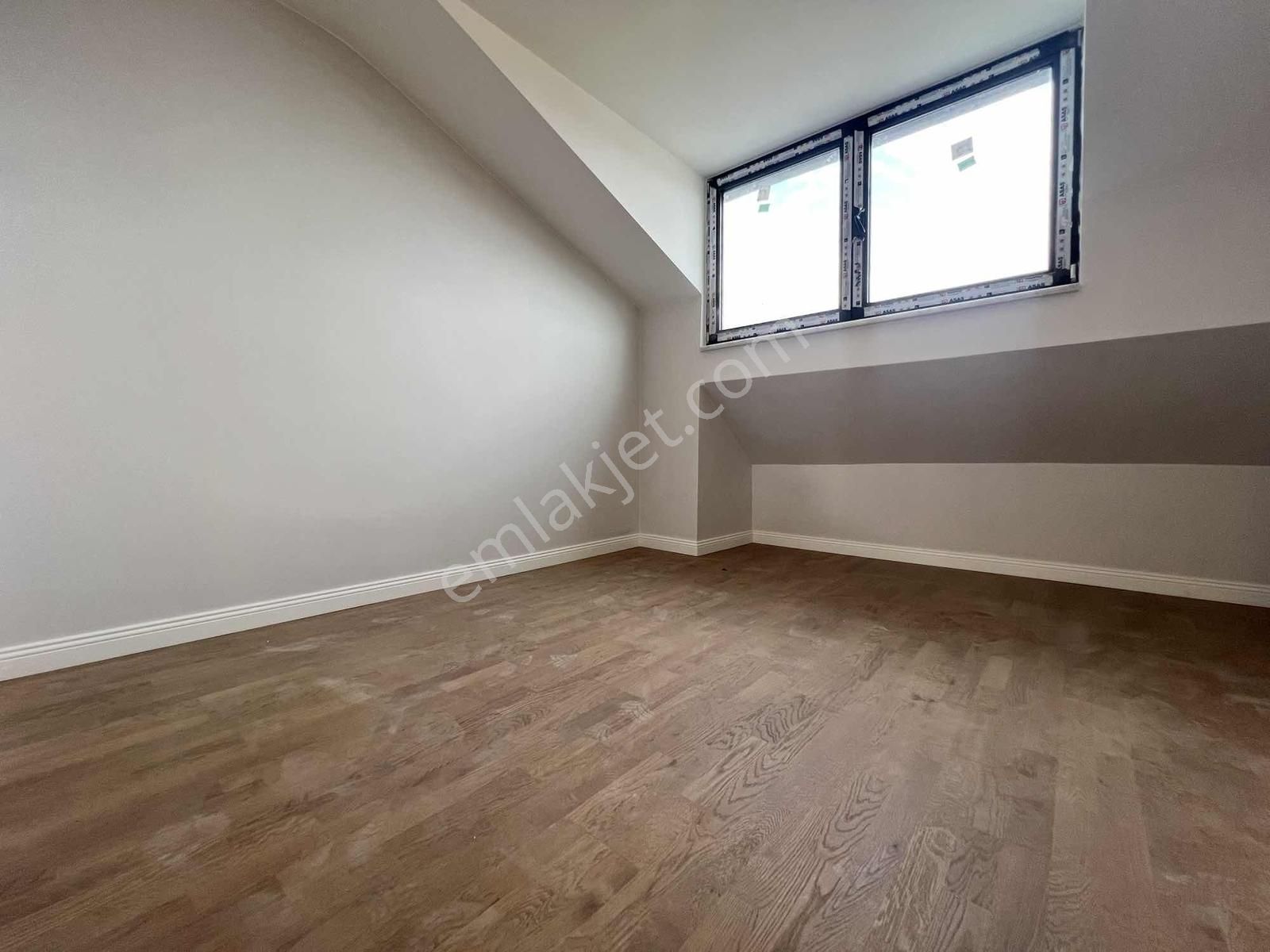 Çengelköy De 3 Bloklu Butik Sitede 6+2 Satılık Dublex - Görsel 25