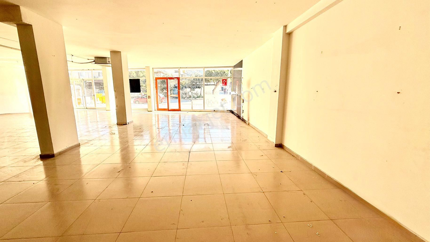 Güzelbahçe Yelki Merkez'de 600 M2 Kiralık Mağaza - Görsel 24