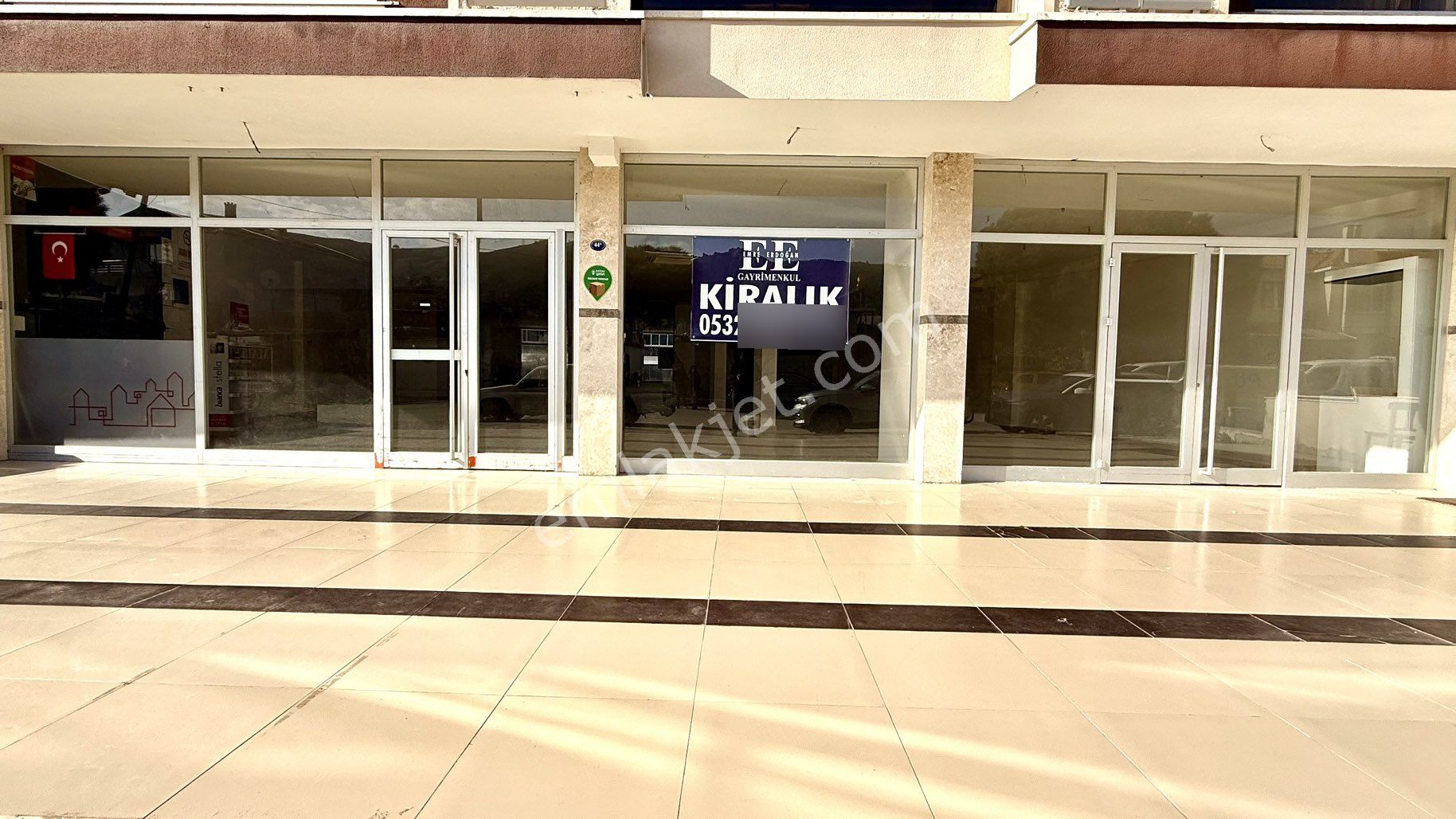 Güzelbahçe Yelki Merkez'de 600 M2 Kiralık Mağaza