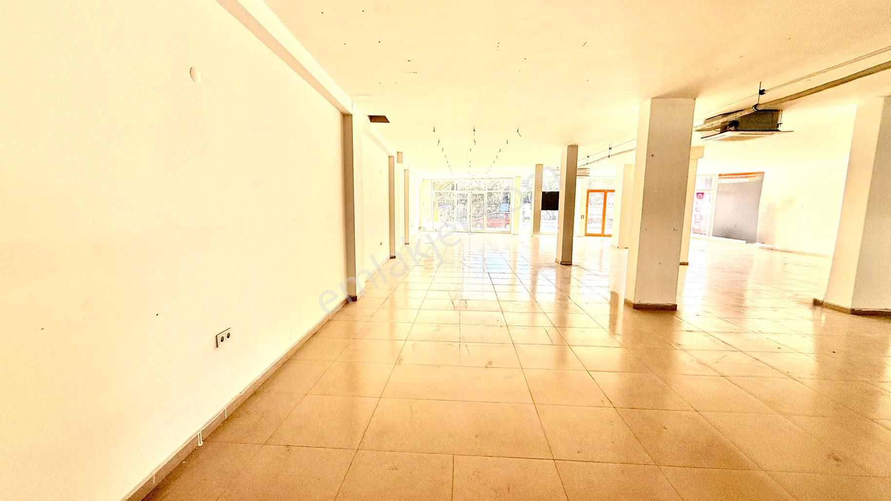 Güzelbahçe Yelki Merkez'de 600 M2 Kiralık Mağaza - Görsel 10
