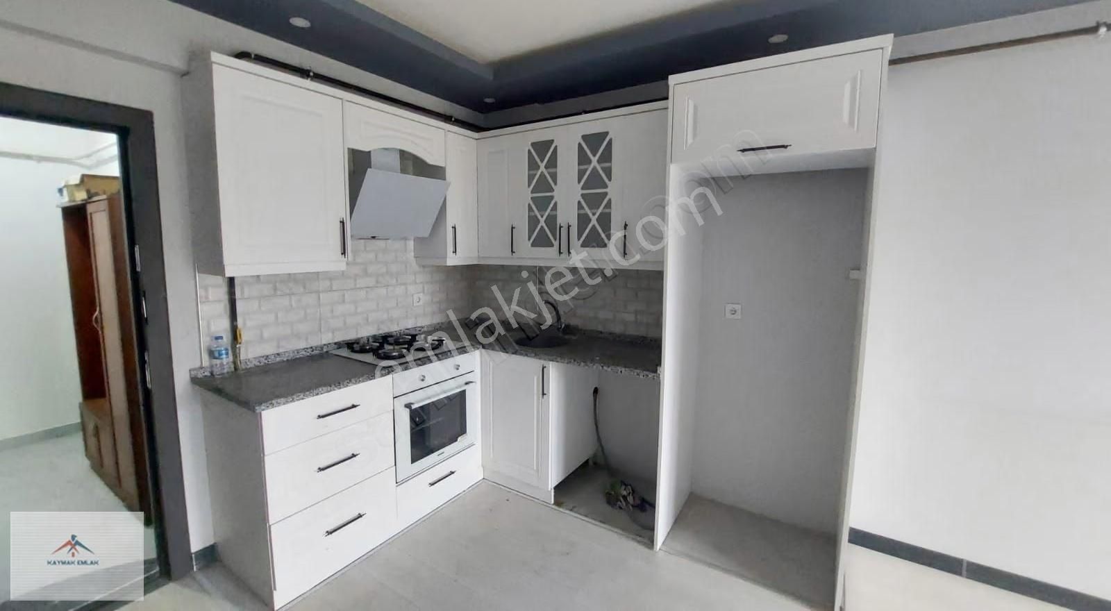 Büyük 1+1bulaşık Ve Buzdolabı Koyma Yeri Olan Satılık Daire