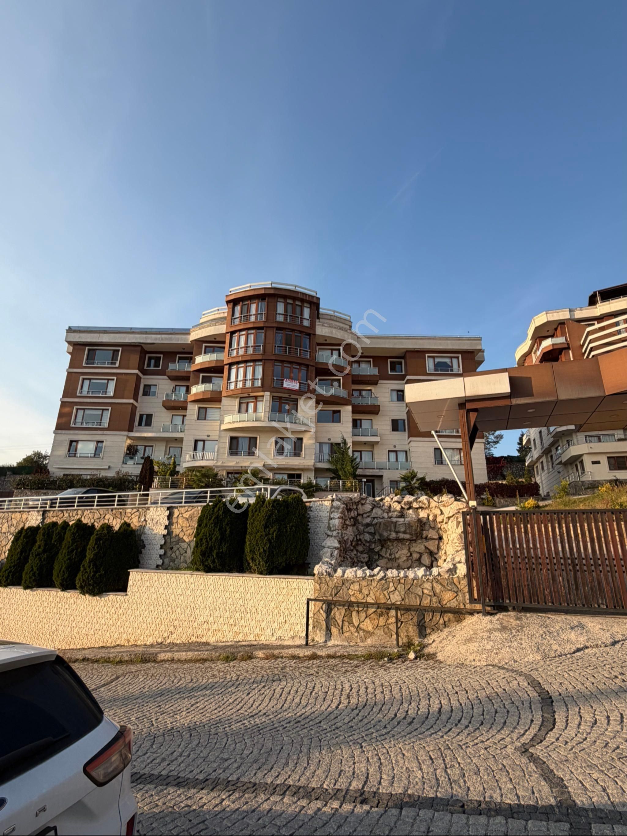 Demirbaş Gayrimenkulden Konuralp Artemis Sit. Satılık Dub.daire