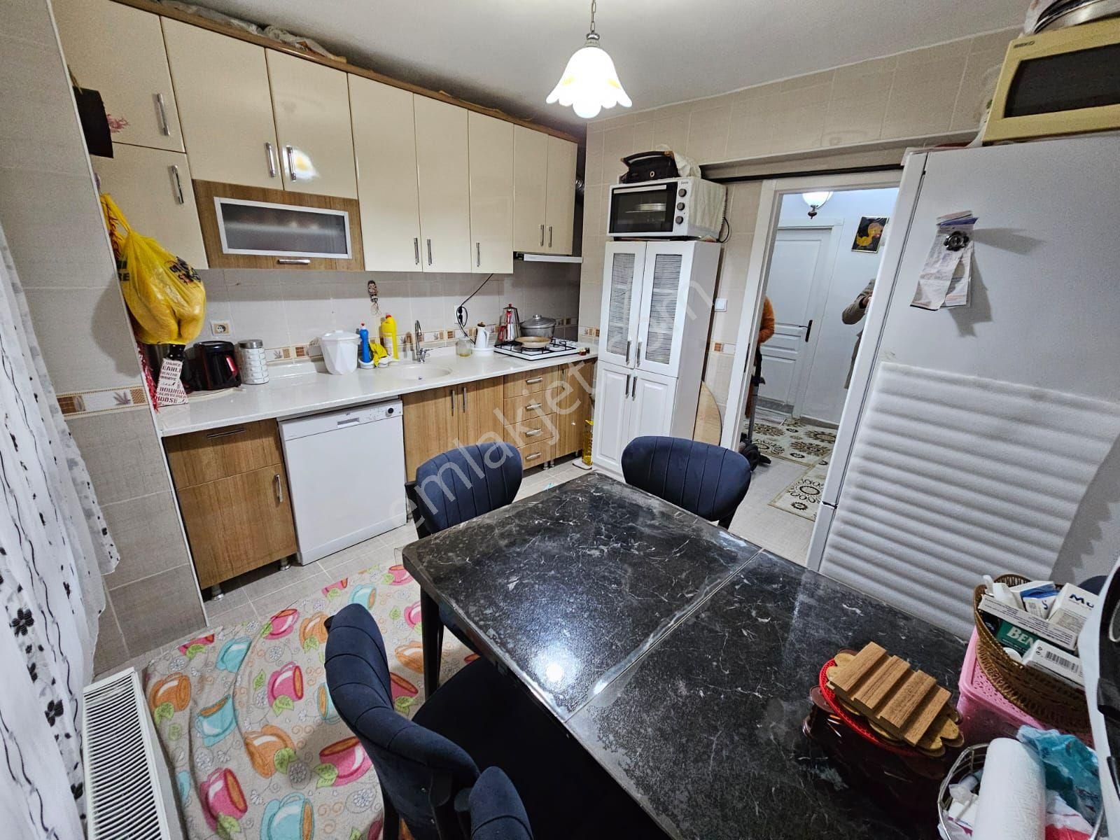 Karapürçekte 2+1 Yandan Giriş Kat Konumlu Eyüp Cami Yakını Satılık Daire - Görsel 4