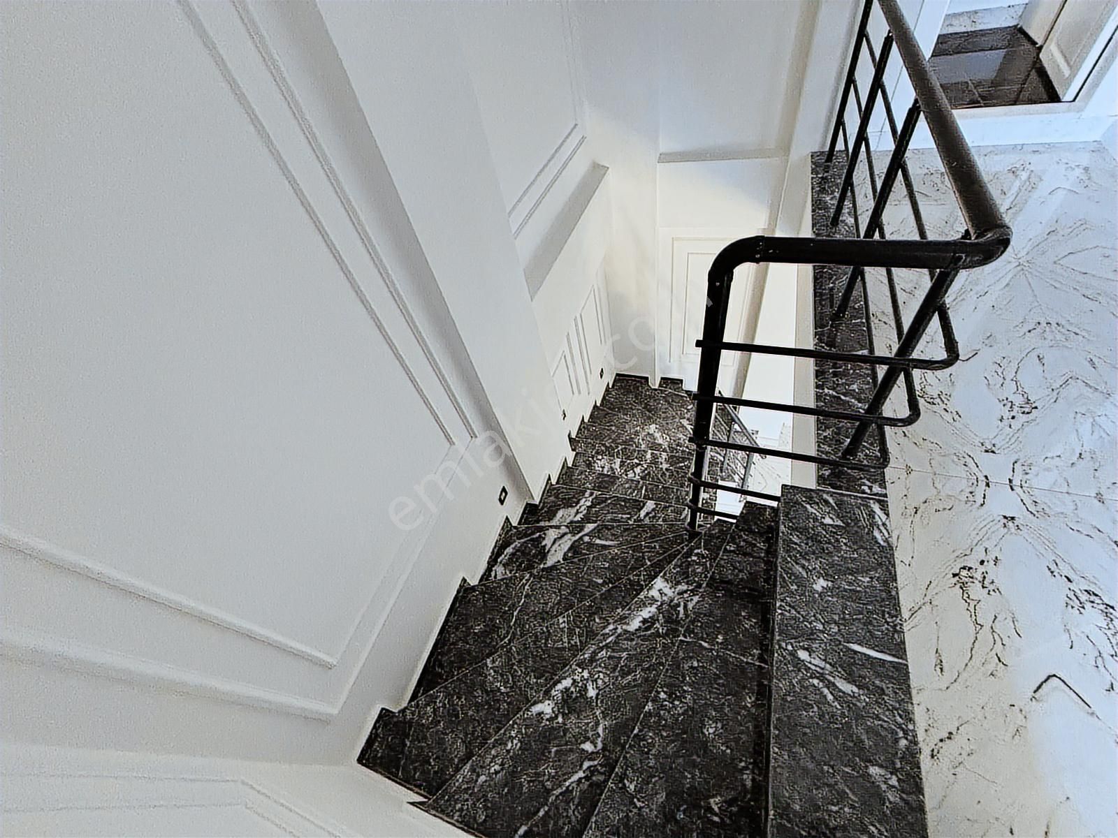 Kerim'den Küçükkuyu Merkez'de 3+1 Bahçeli Satılık Villa - Görsel 3