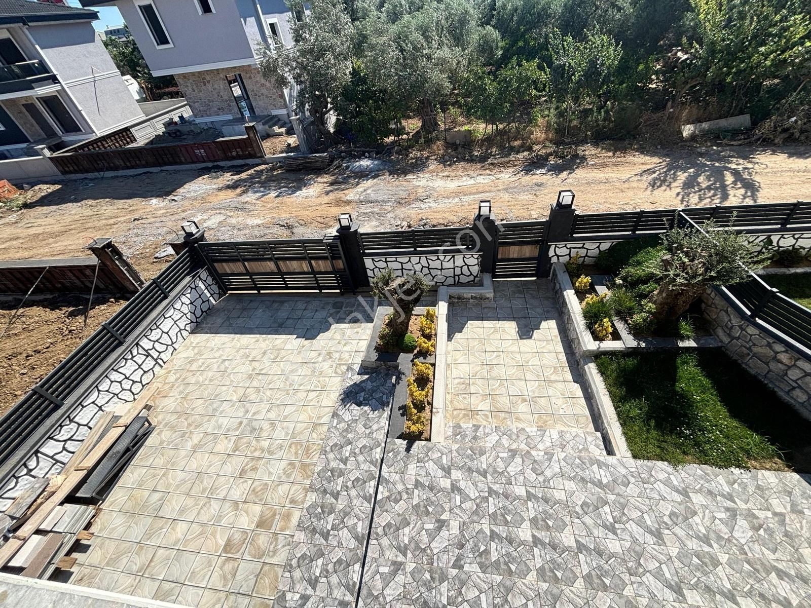 Kerim'den Küçükkuyu Merkez'de 3+1 Bahçeli Satılık Villa - Görsel 10