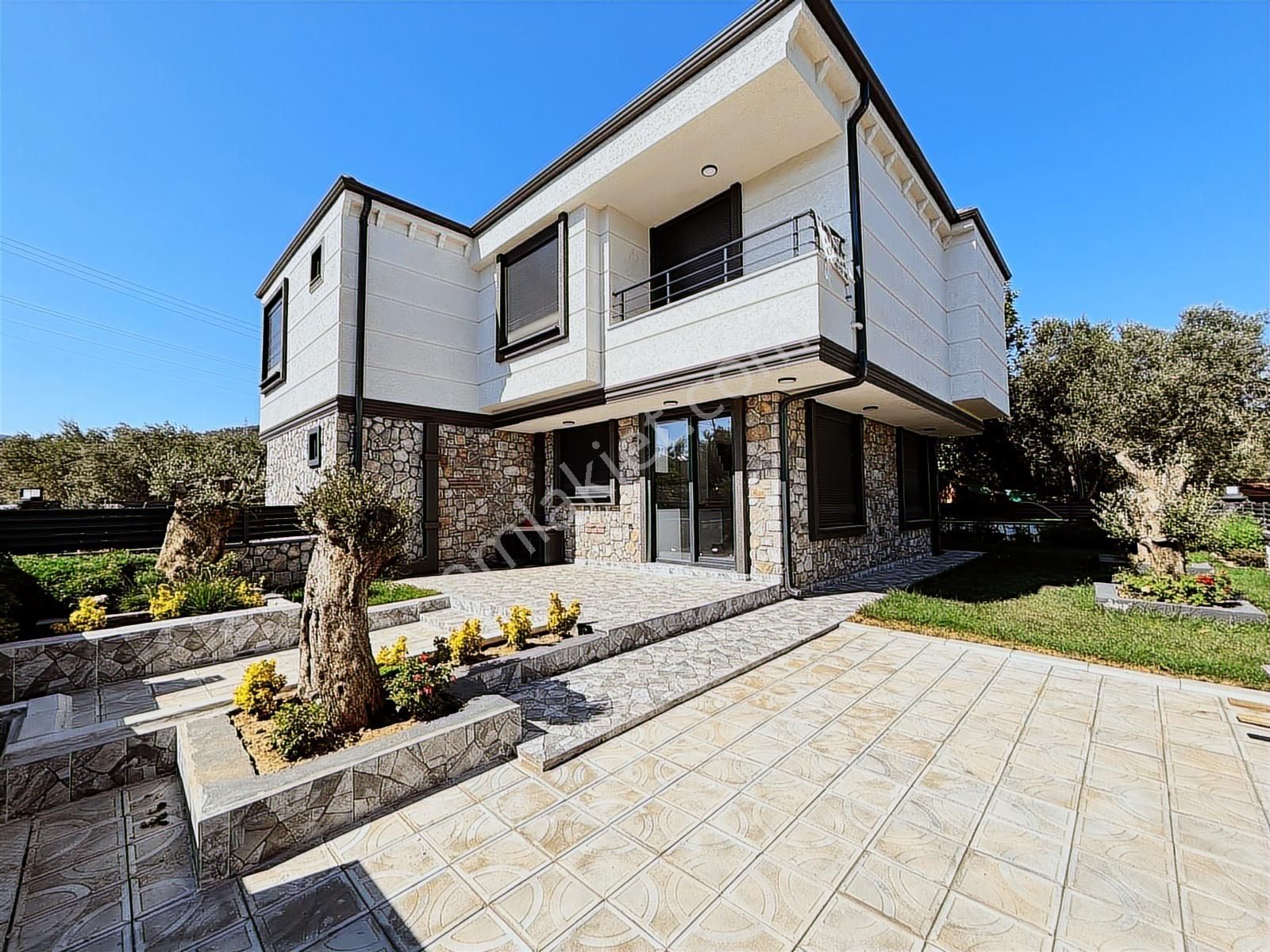 Kerim'den Küçükkuyu Merkez'de 3+1 Bahçeli Satılık Villa - Görsel 11