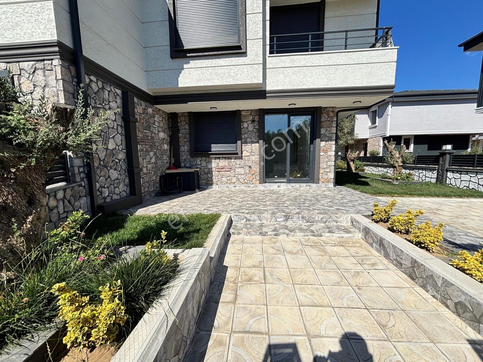 Kerim'den Küçükkuyu Merkez'de 3+1 Bahçeli Satılık Villa - Görsel 18