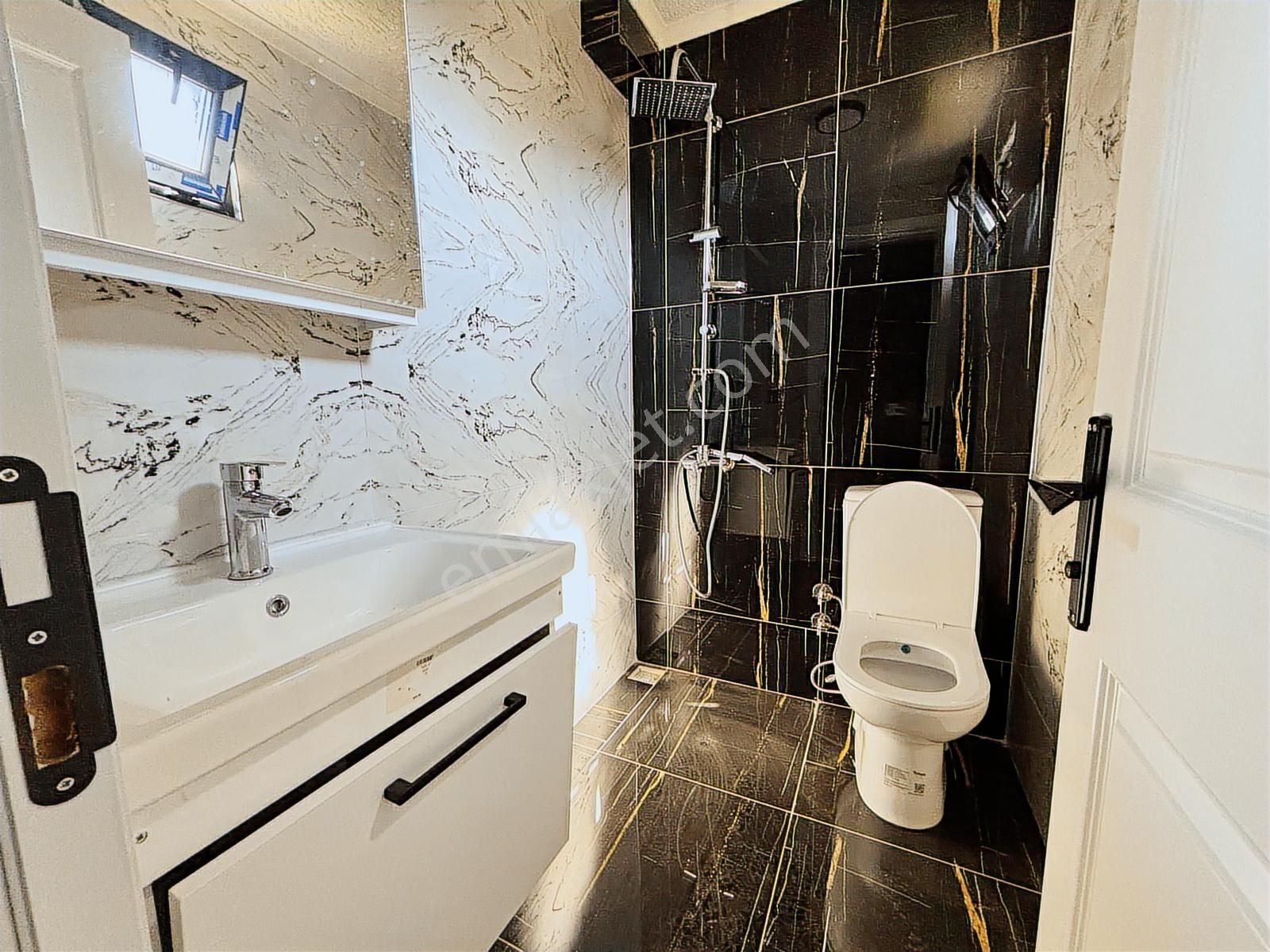 Kerim'den Küçükkuyu Merkez'de 3+1 Bahçeli Satılık Villa - Görsel 17