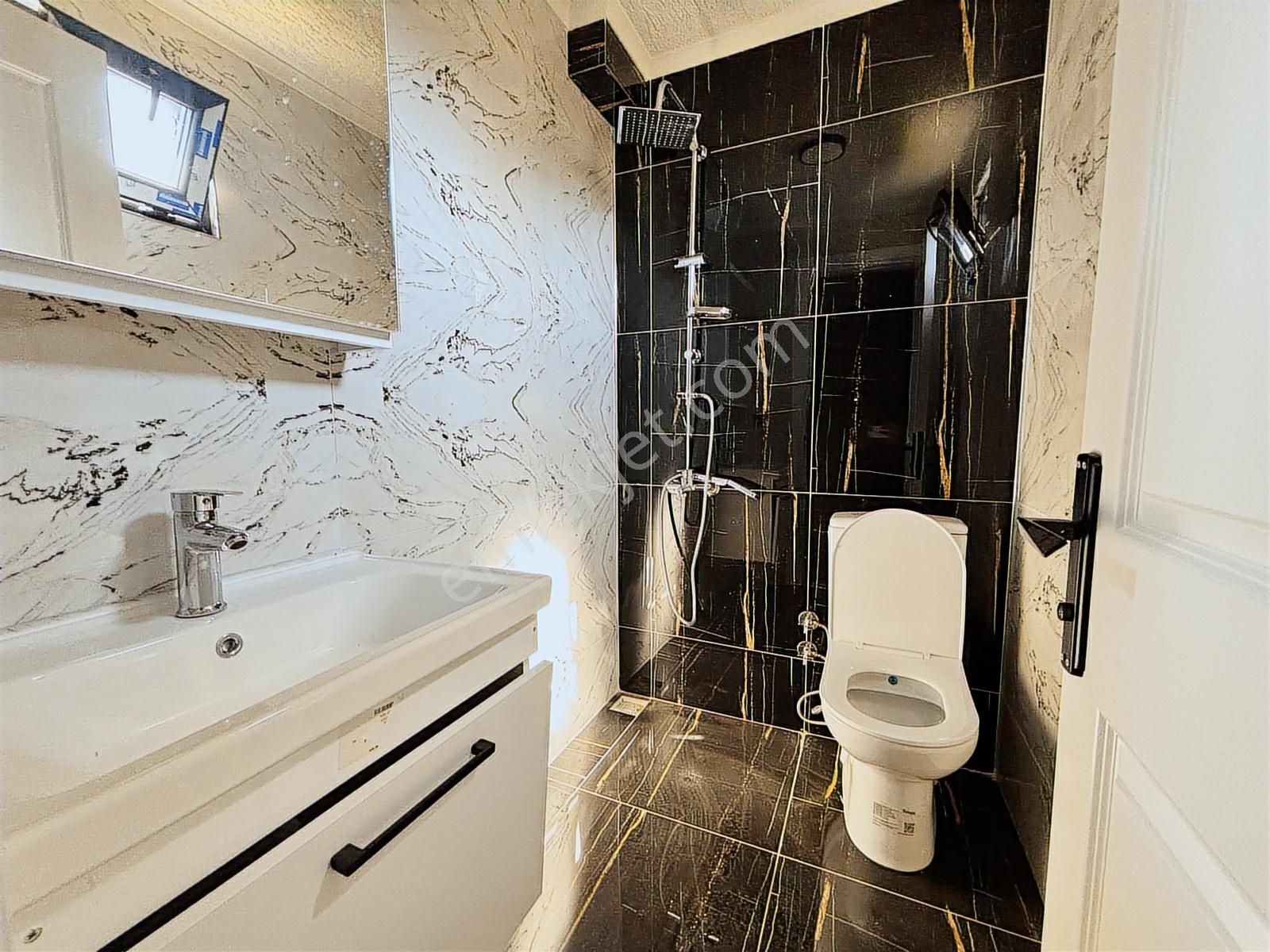 Kerim'den Küçükkuyu Merkez'de 3+1 Bahçeli Satılık Villa - Görsel 23