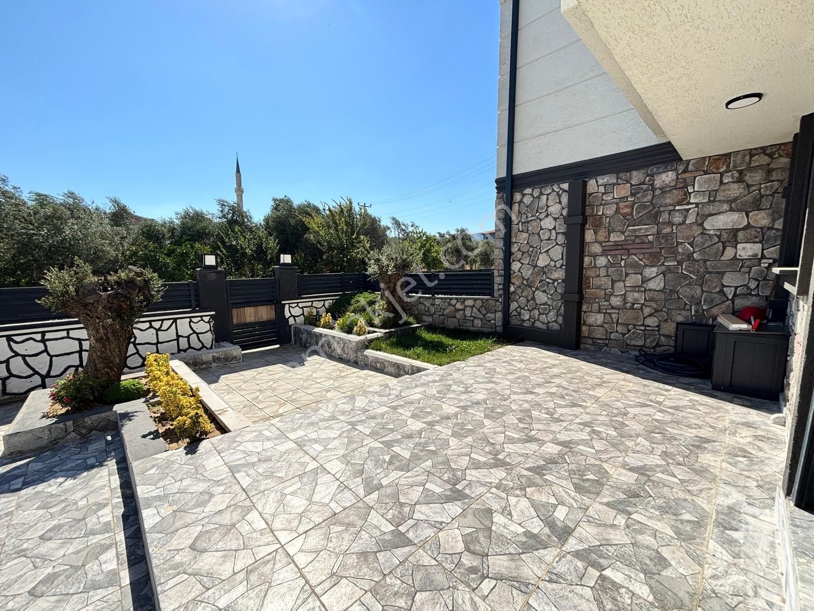 Kerim'den Küçükkuyu Merkez'de 3+1 Bahçeli Satılık Villa - Görsel 9