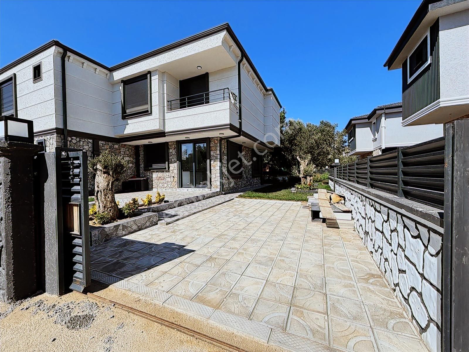 Kerim'den Küçükkuyu Merkez'de 3+1 Bahçeli Satılık Villa - Görsel 16