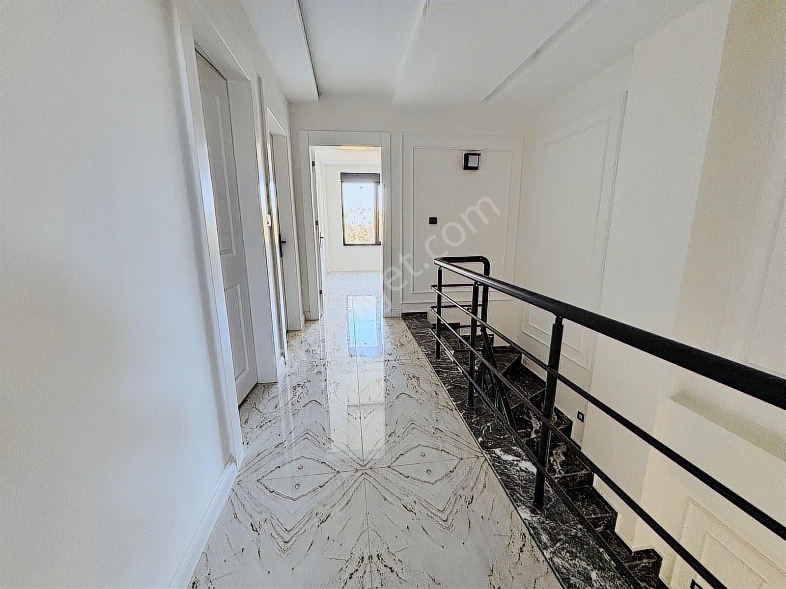 Kerim'den Küçükkuyu Merkez'de 3+1 Bahçeli Satılık Villa - Görsel 4