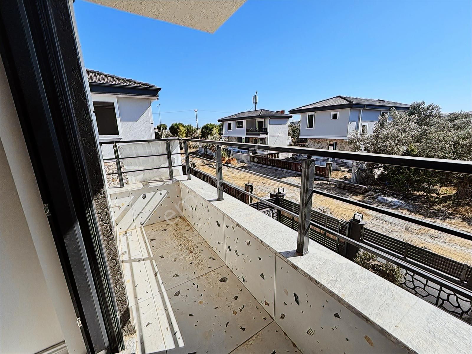 Kerim'den Küçükkuyu Merkez'de 3+1 Bahçeli Satılık Villa - Görsel 7