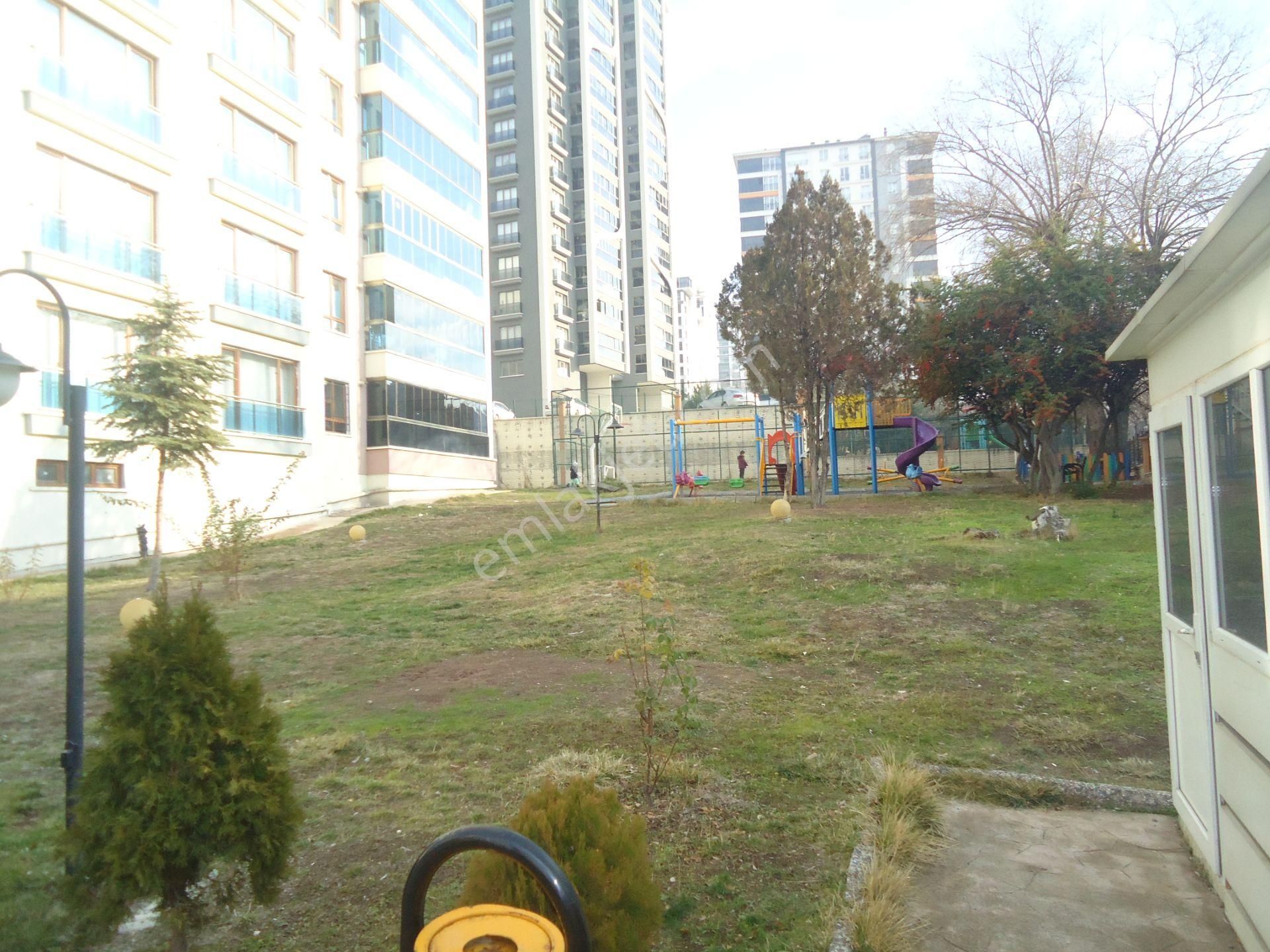 Krc'den Sitede 140m2 Net Full Yapılı Manzaralı 3+1 Daire - Görsel 34