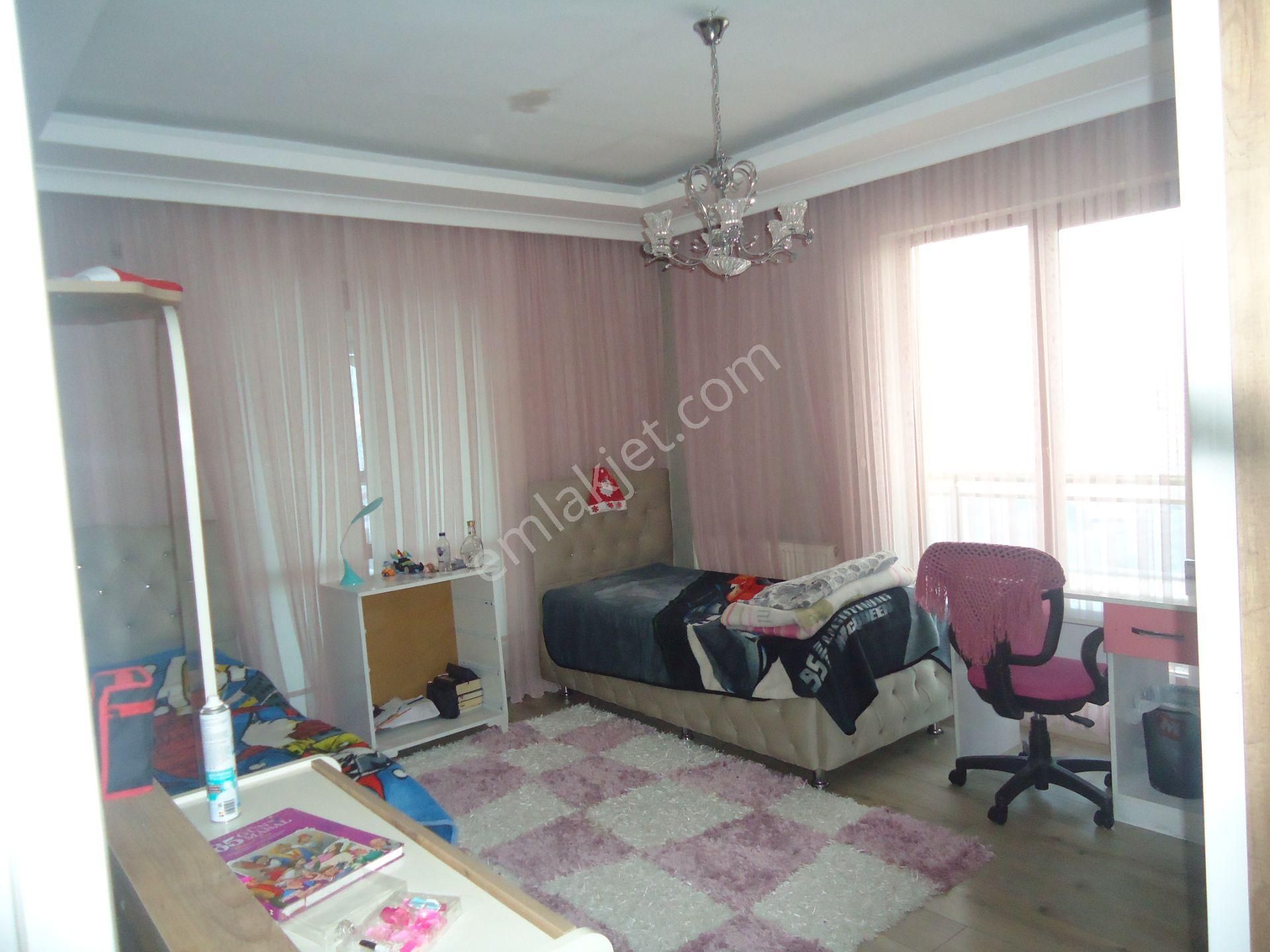 Krc'den Sitede 140m2 Net Full Yapılı Manzaralı 3+1 Daire - Görsel 21