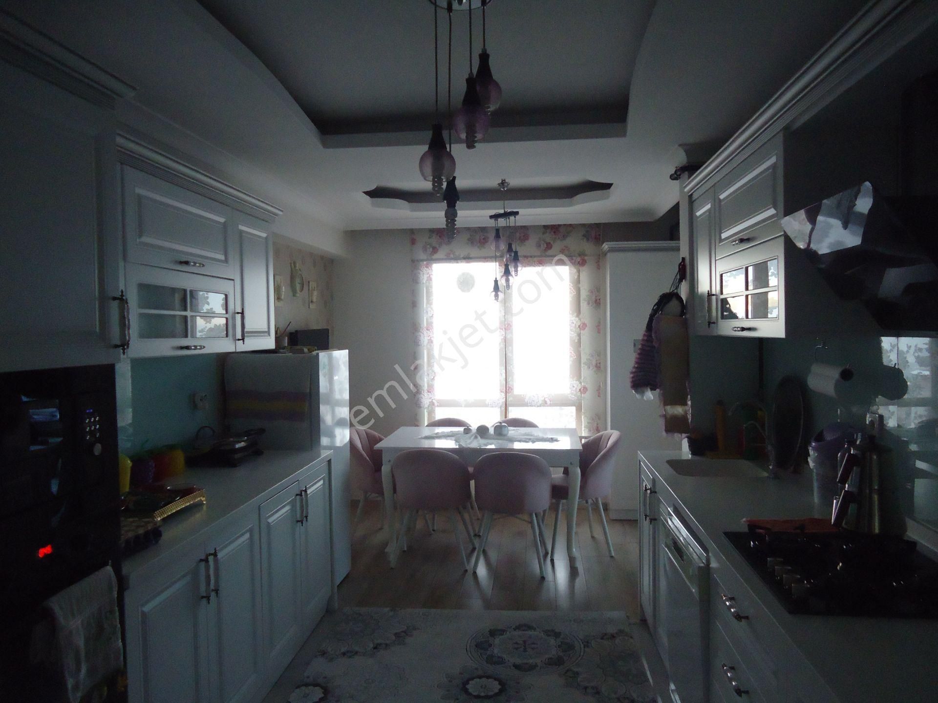 Krc'den Sitede 140m2 Net Full Yapılı Manzaralı 3+1 Daire - Görsel 12