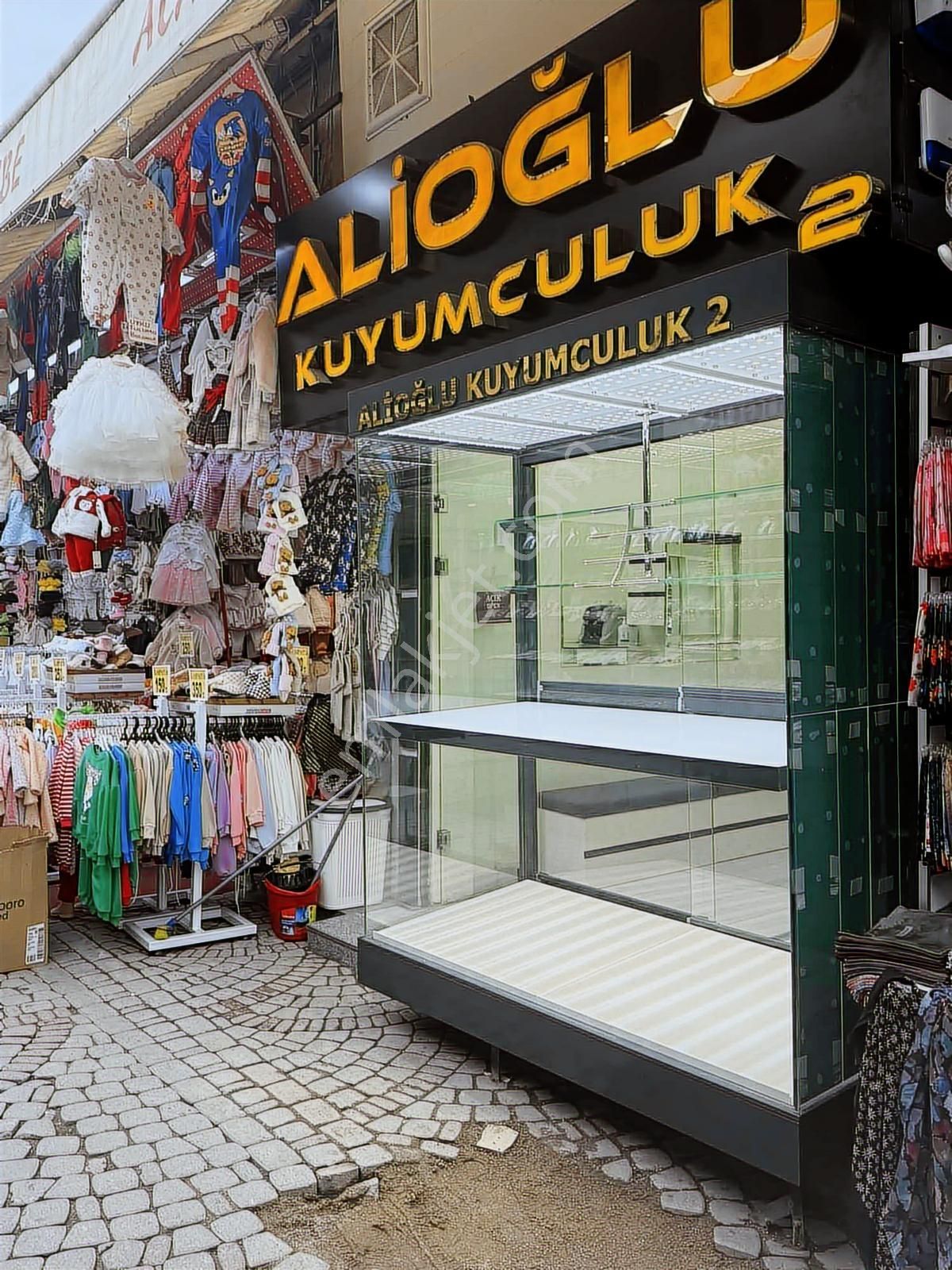 Kemeraltı Anafartalar Caddesinde Hazır Kuyumcuya Kiralık Dükkan - Görsel 8