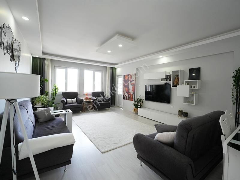 C21 Cius; Hisar Mah. Deniz Manzaralı 3+1 Ara Kat Eşyalı Kiralık