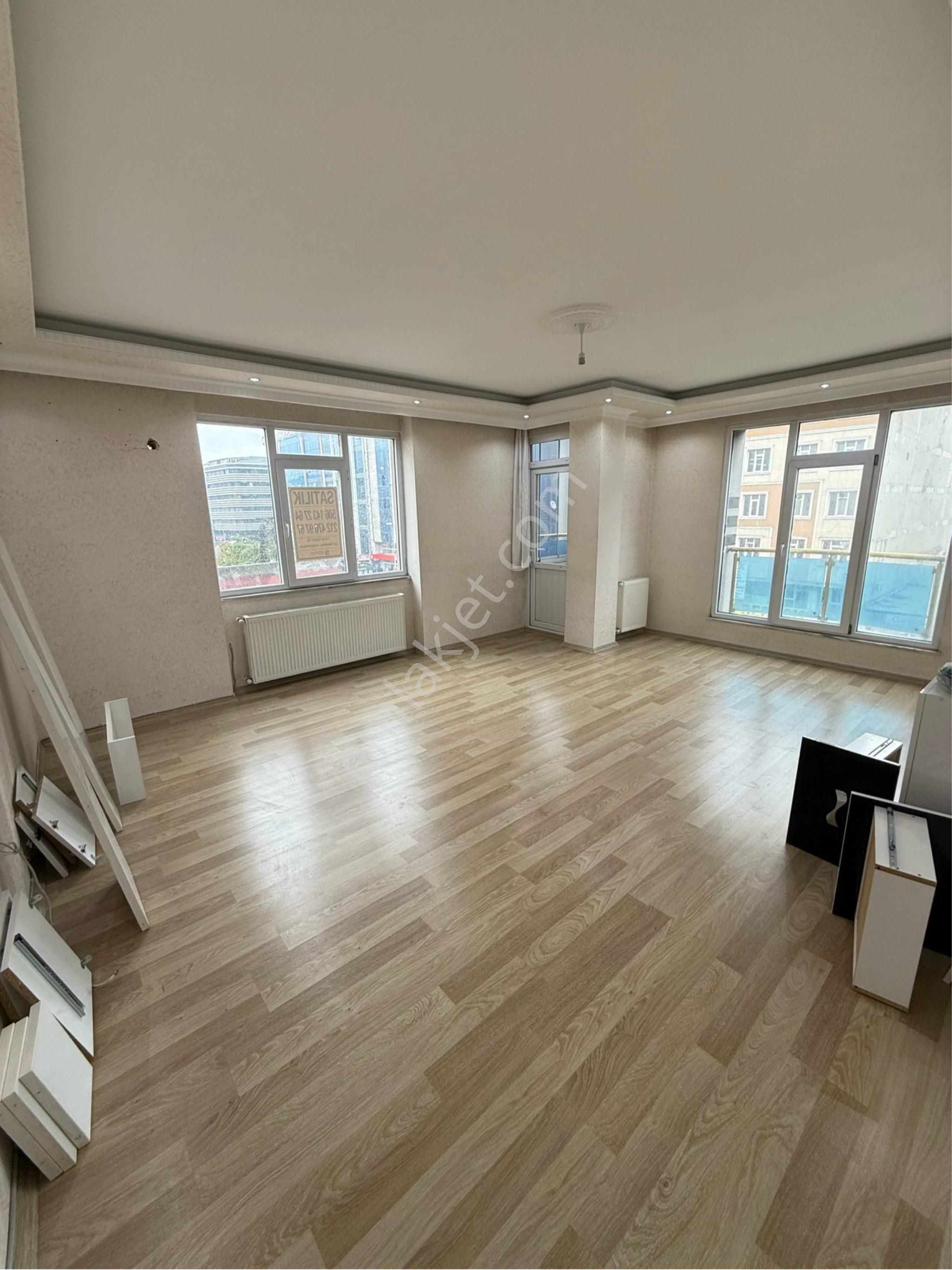 İsmetpaşa Mahallesi 3+1 135 M2 Ebeveyn Banyolu Asansörlü Kiralık Temiz Daire