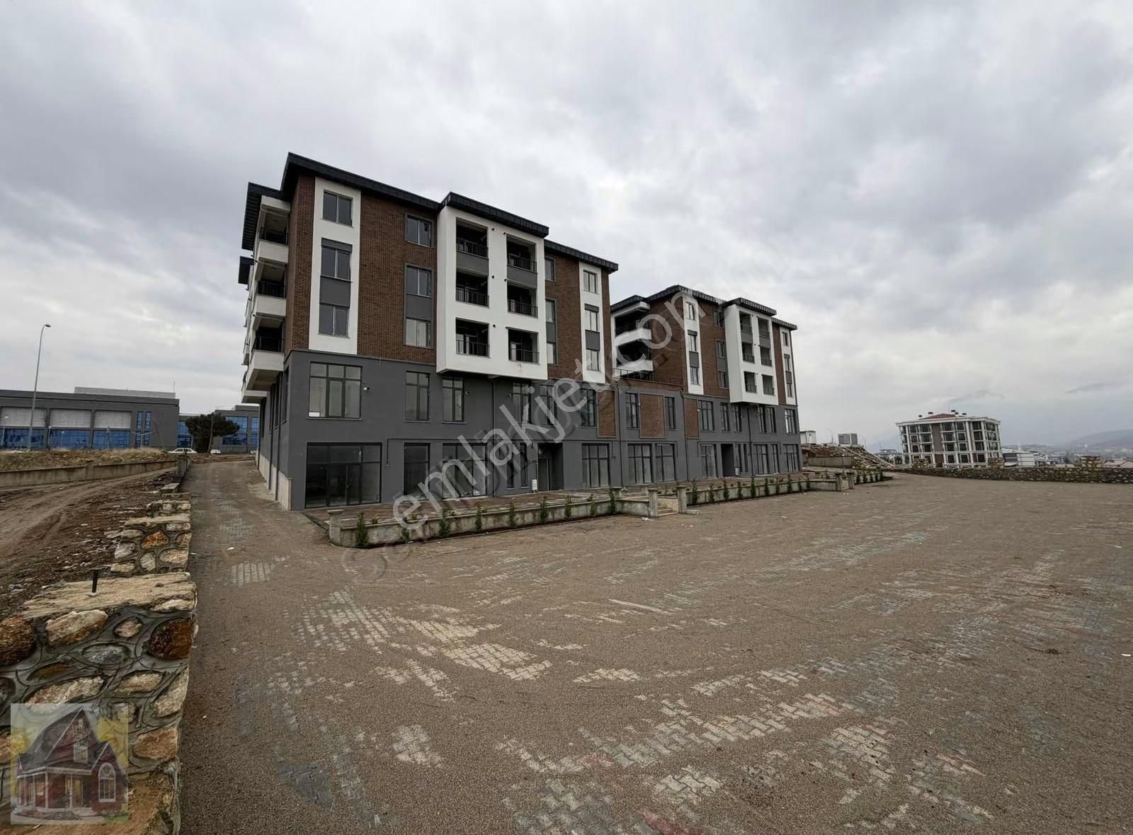 Hastane Üniversite Okullar Bölgesinde Satılık Köşe Dükkan - Görsel 18