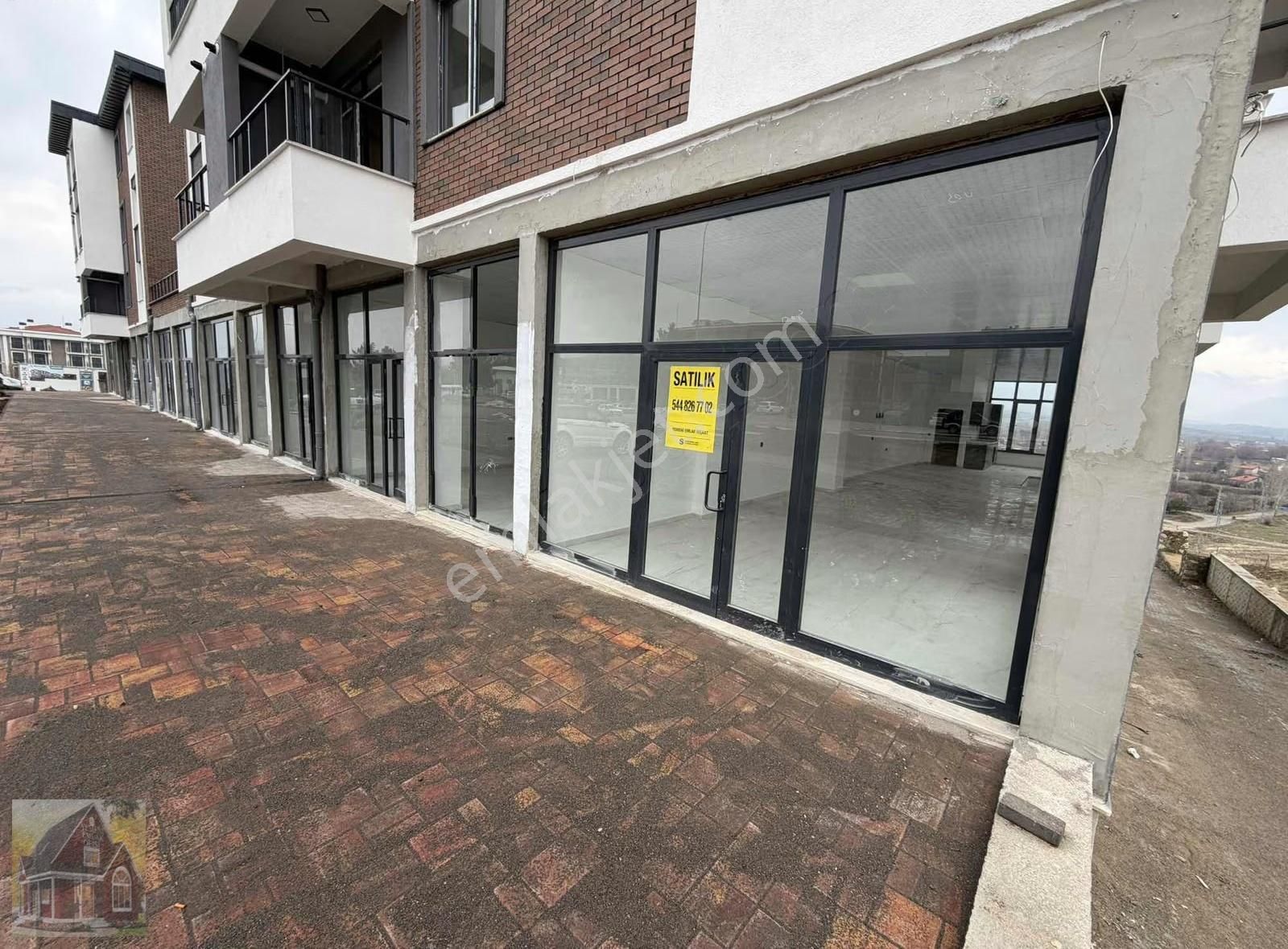 Hastane Üniversite Okullar Bölgesinde Satılık Köşe Dükkan - Görsel 2