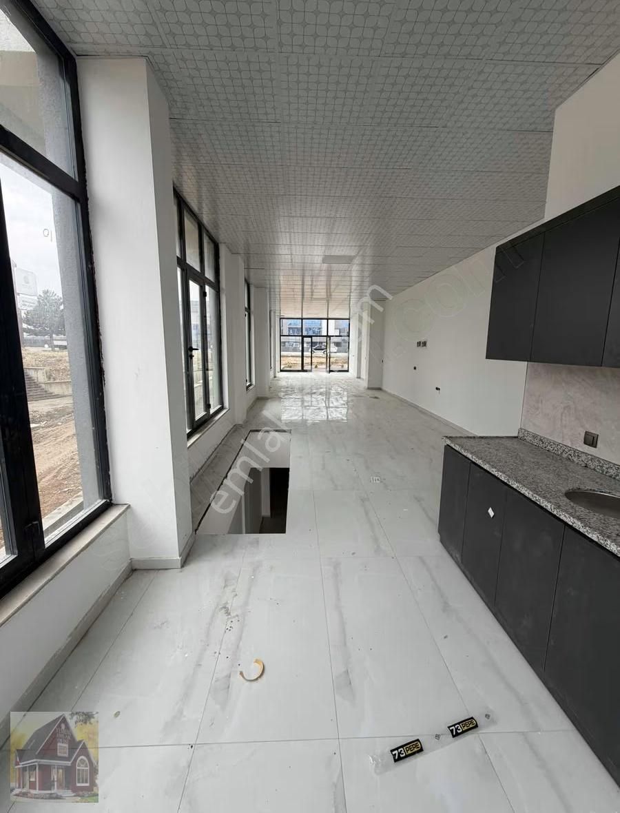 Hastane Üniversite Okullar Bölgesinde Satılık Köşe Dükkan - Görsel 5