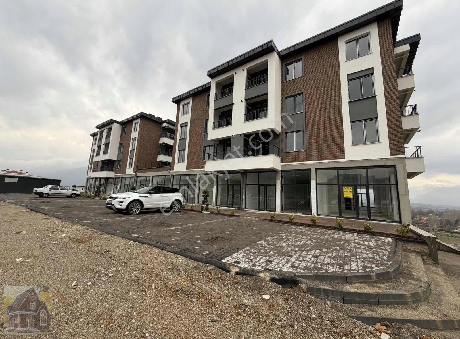 Hastane Üniversite Okullar Bölgesinde Satılık Köşe Dükkan - Görsel 19