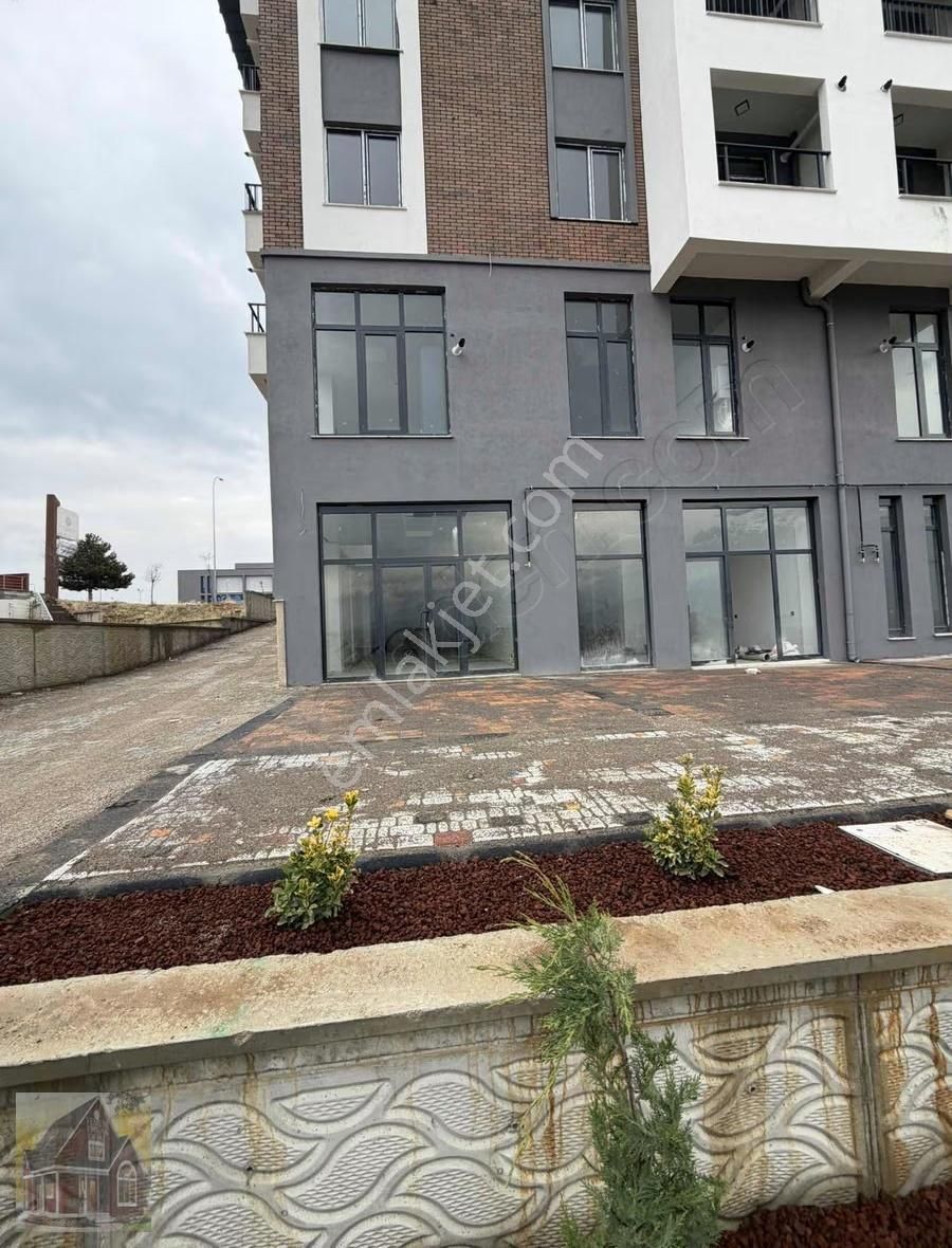 Hastane Üniversite Okullar Bölgesinde Satılık Köşe Dükkan - Görsel 3