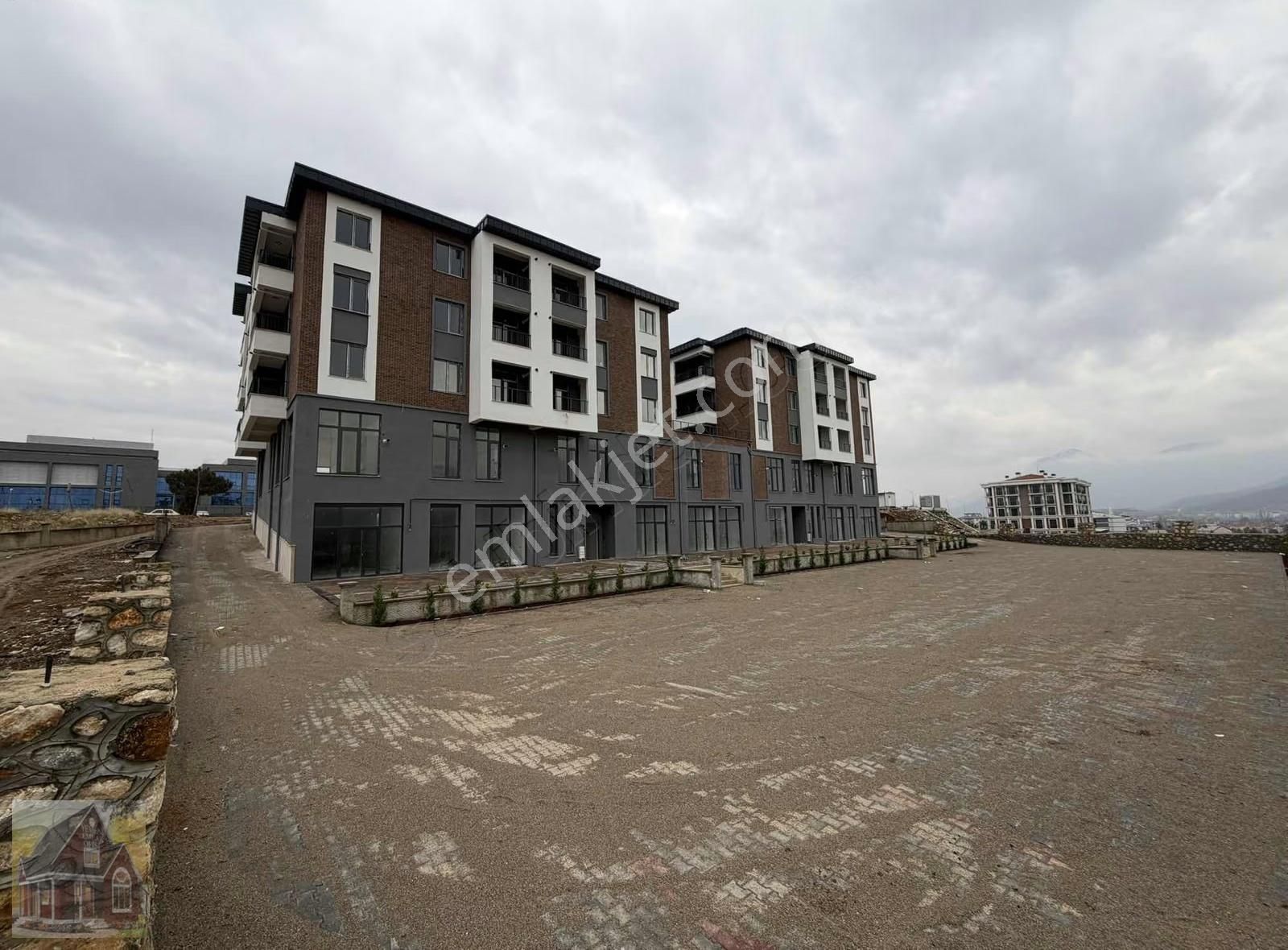 Hastane Üniversite Okullar Bölgesinde Satılık Köşe Dükkan - Görsel 23